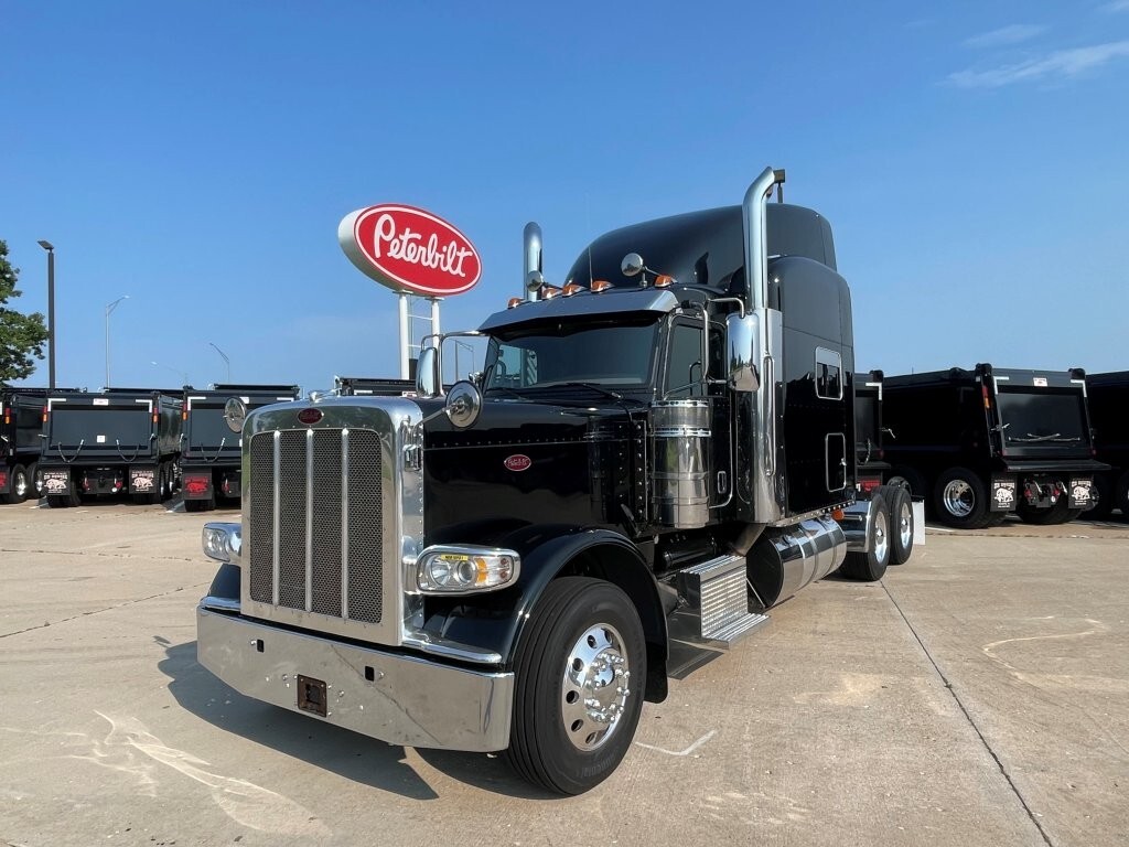 2022 PETERBILT 389 in Strafford, MO