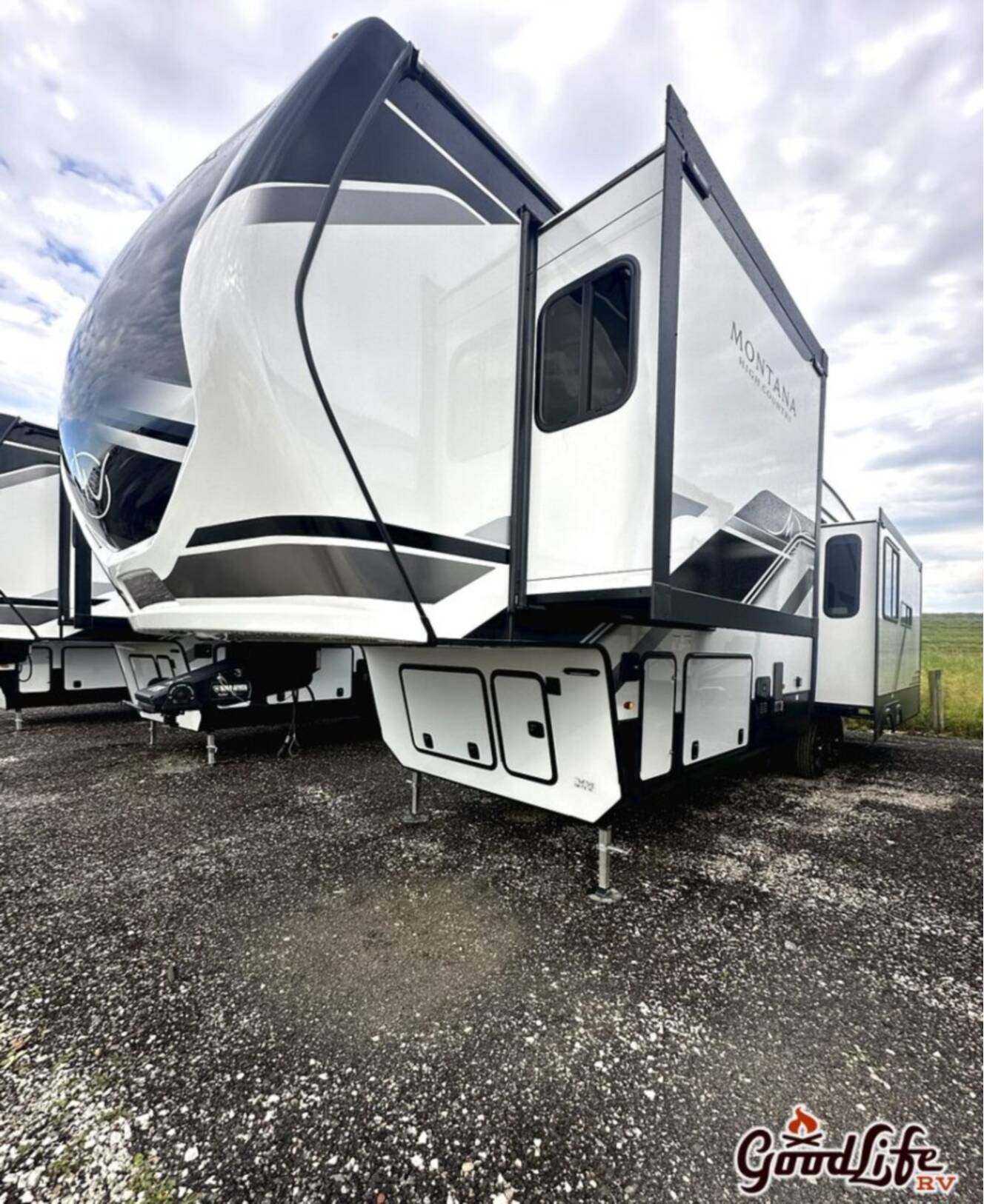 A photo of this 2025 Keystone Montana High Country 325RK
