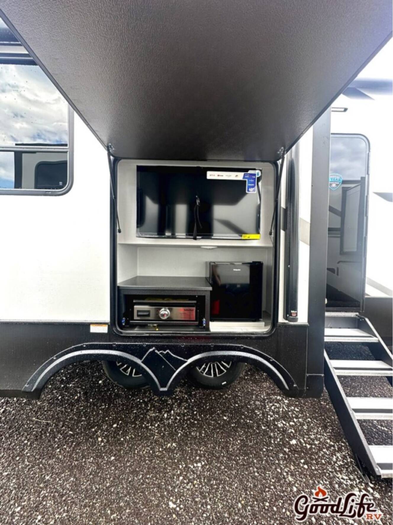 A photo of this 2025 Keystone Montana High Country 325RK