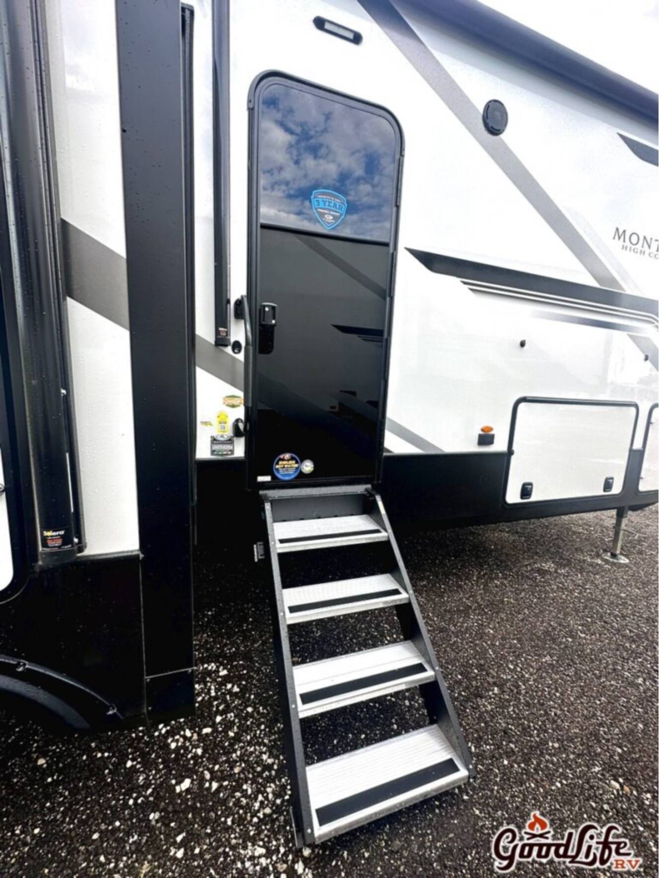 A photo of this 2025 Keystone Montana High Country 325RK