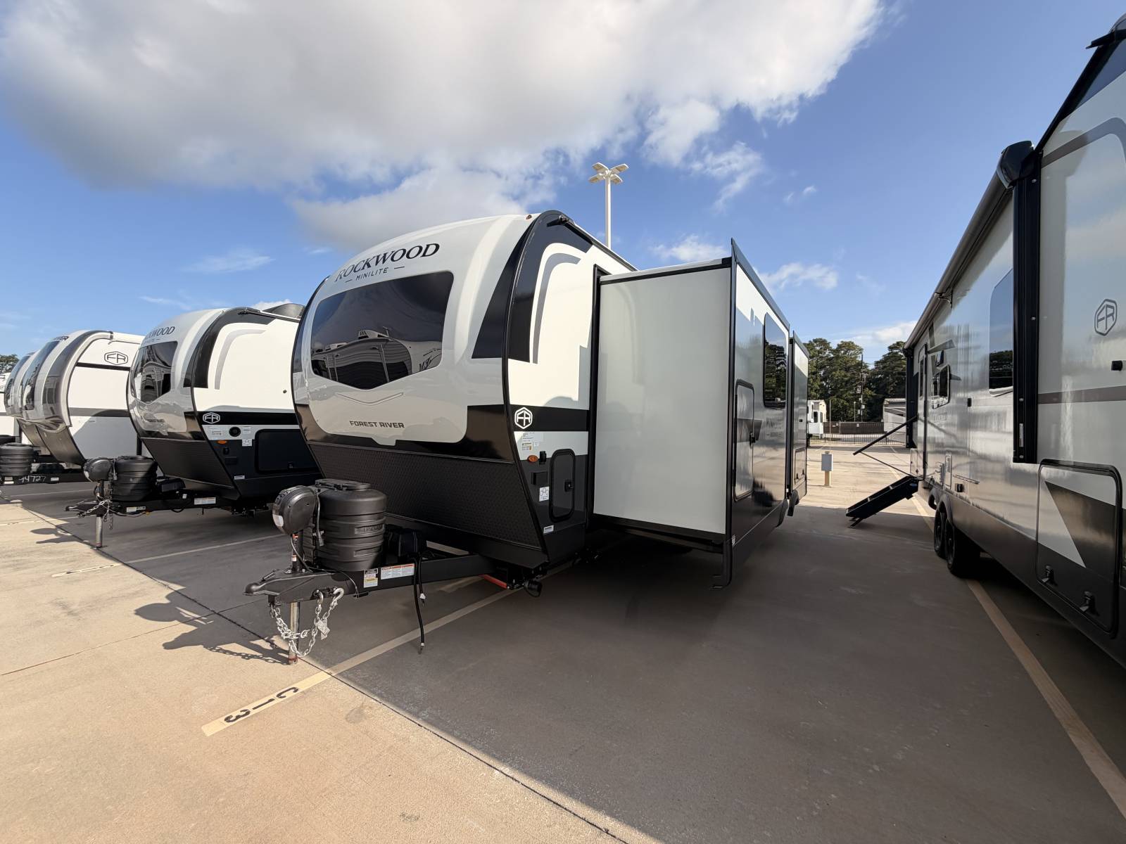 2027 Forest River ROCKWOOD MINI LITE 2523MBR in spring TX