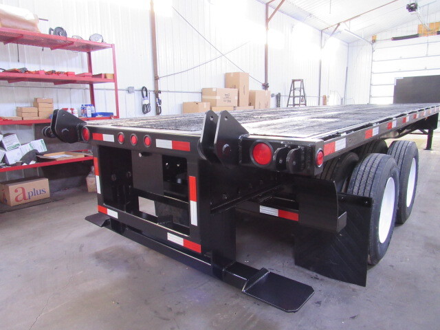 2014 UTILITY 45 X 102 Moffett Trailer in Grabill, IN