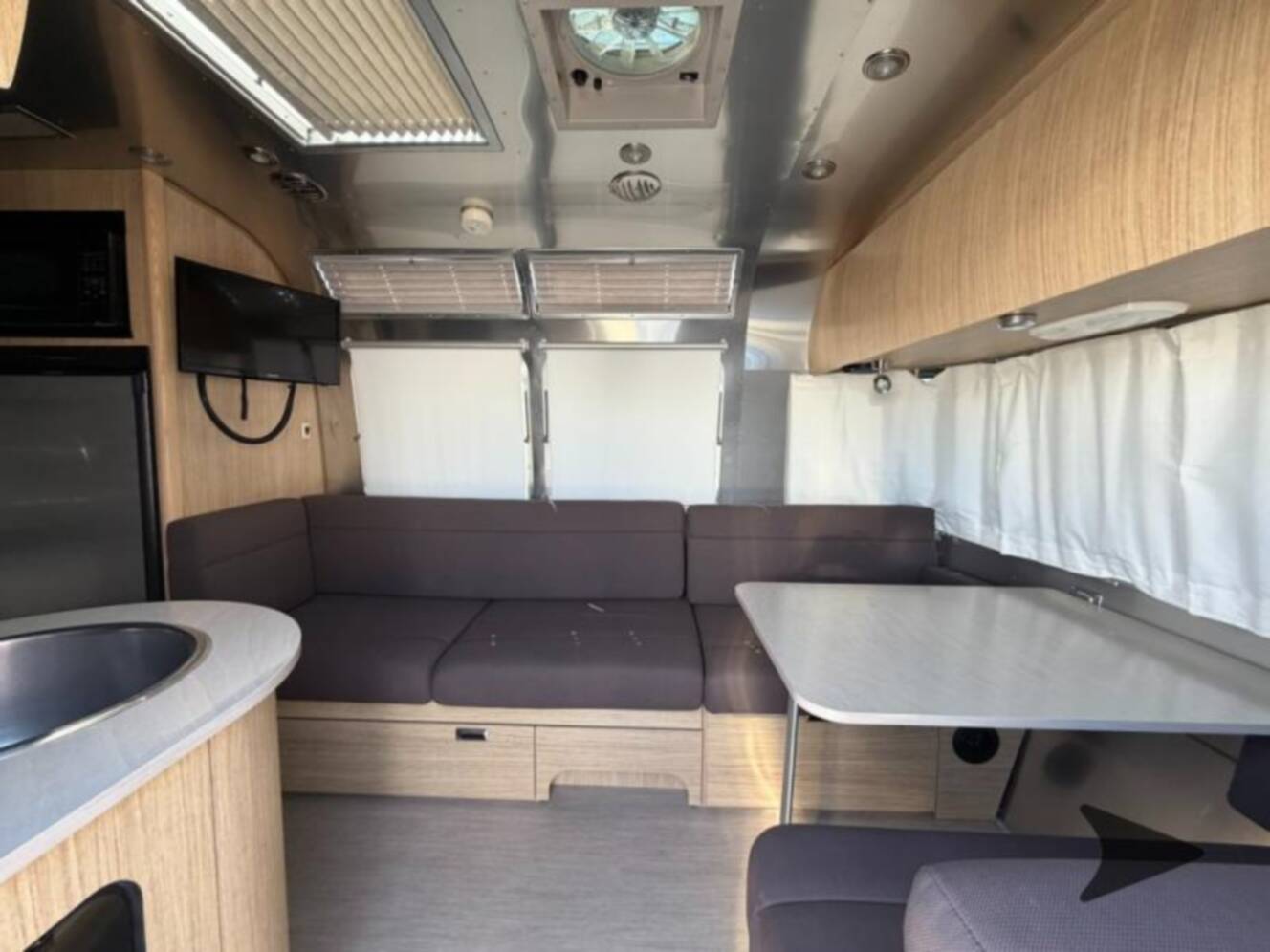 A photo of this 2019 Airstream Flying Cloud 23CB