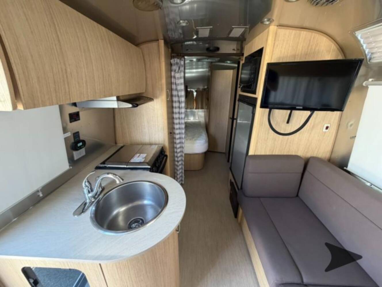 A photo of this 2019 Airstream Flying Cloud 23CB