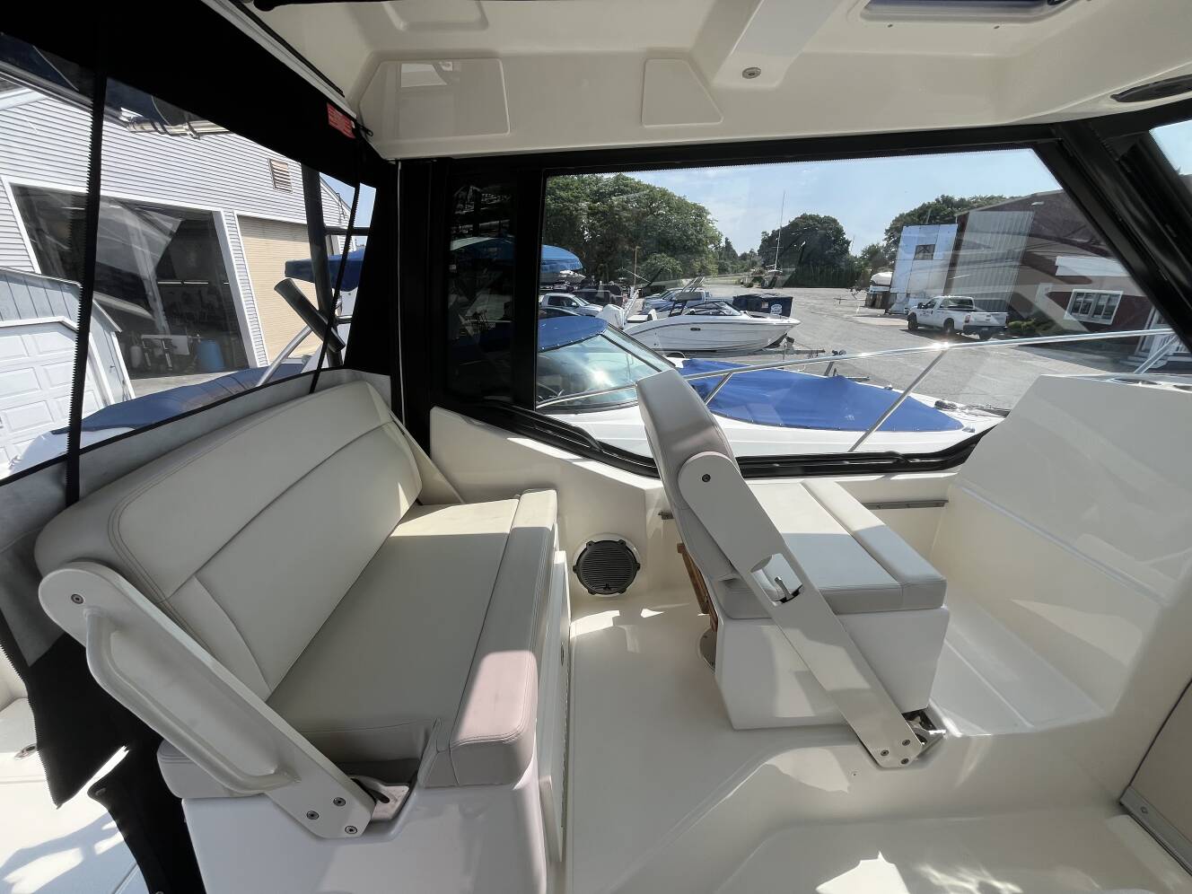A photo of this 2025 Boston Whaler 325 CONQUEST