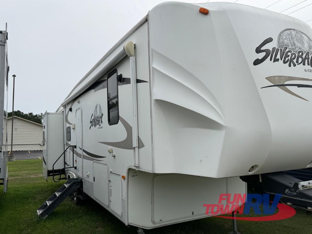2011 Forest River Rv Cedar Creek Silverback 33L in north branch MI