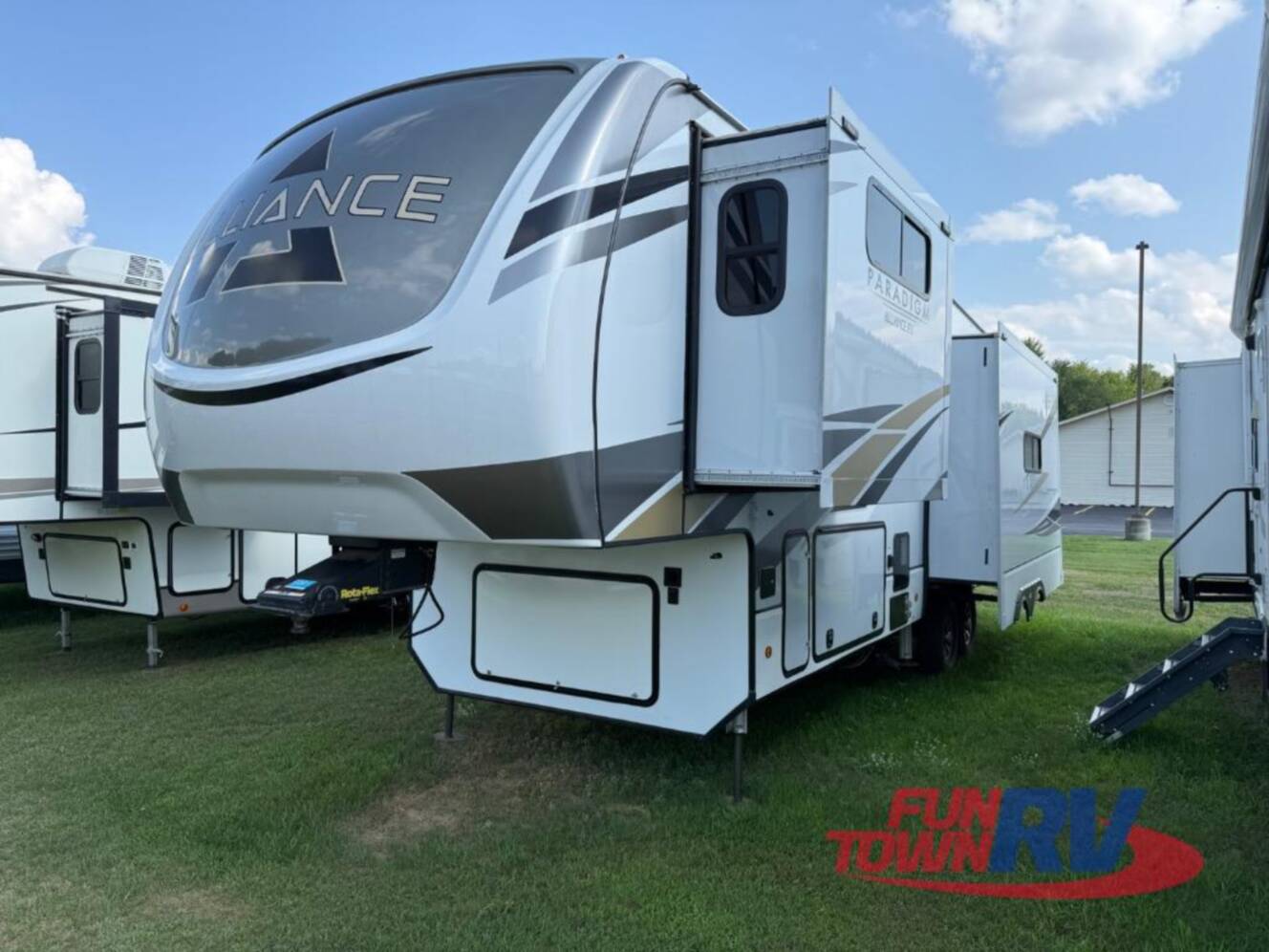 A photo of this 2022 Alliance Rv Paradigm 310RL