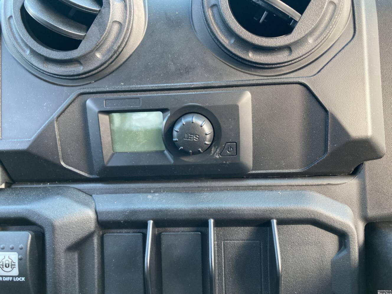 A photo of this 2026 Can-Am Defender MAX DPS CAB HD10