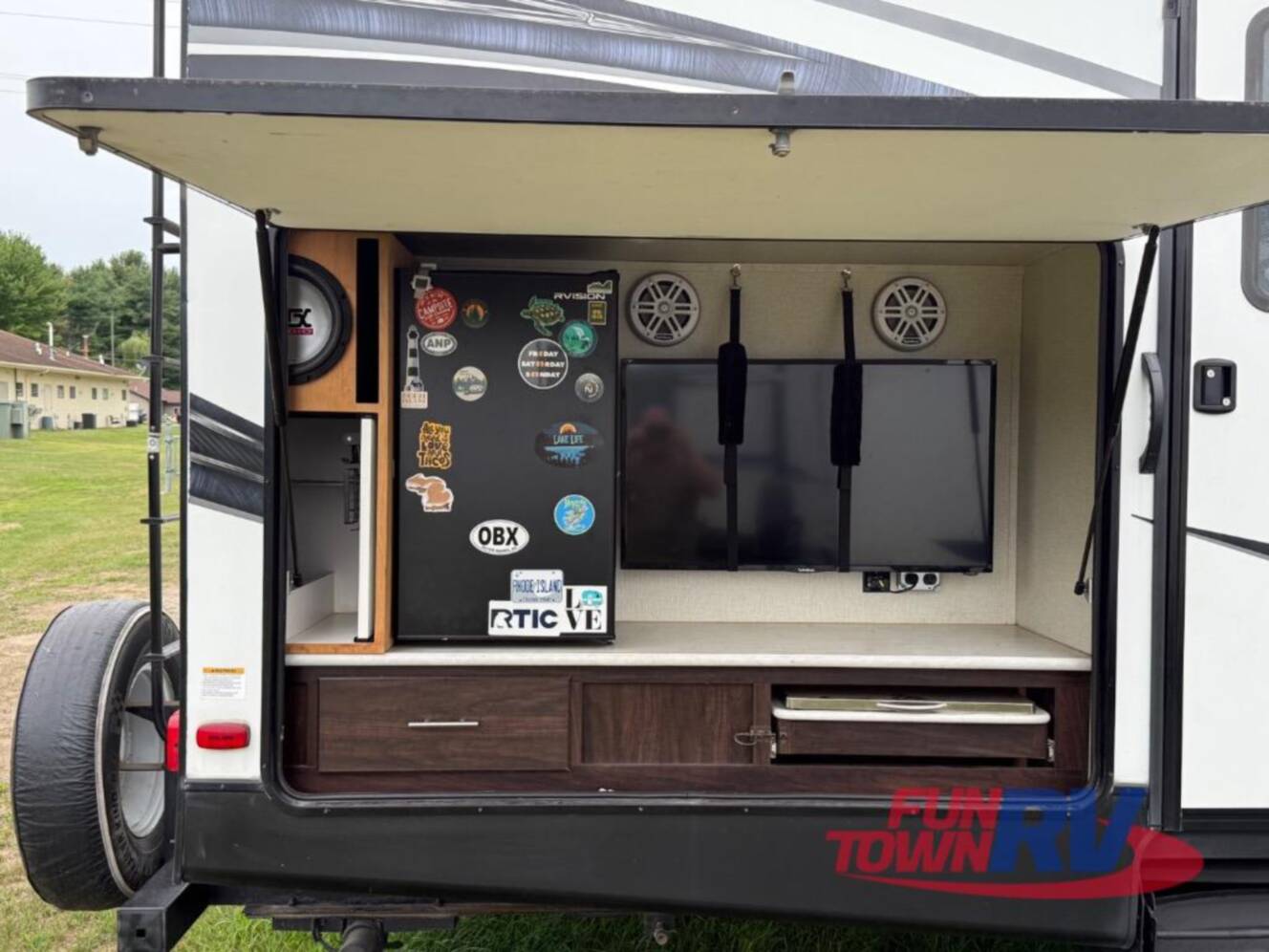 A photo of this 2019 Prime Time Rv LaCrosse 3310BH