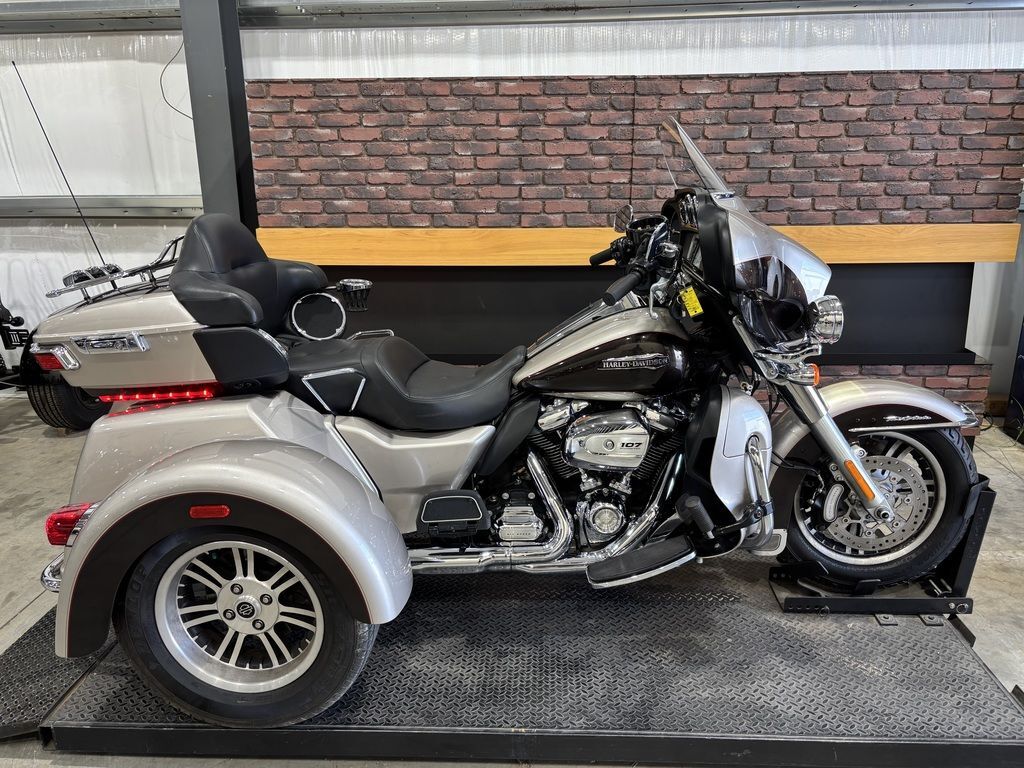 2018 Harley-Davidson® FLHTCUTG - Tri Glide® Ultra ULTRA CLASSIC in Wichita, KS