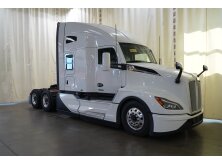 3 of the Best Sleeper Cab Trucks image