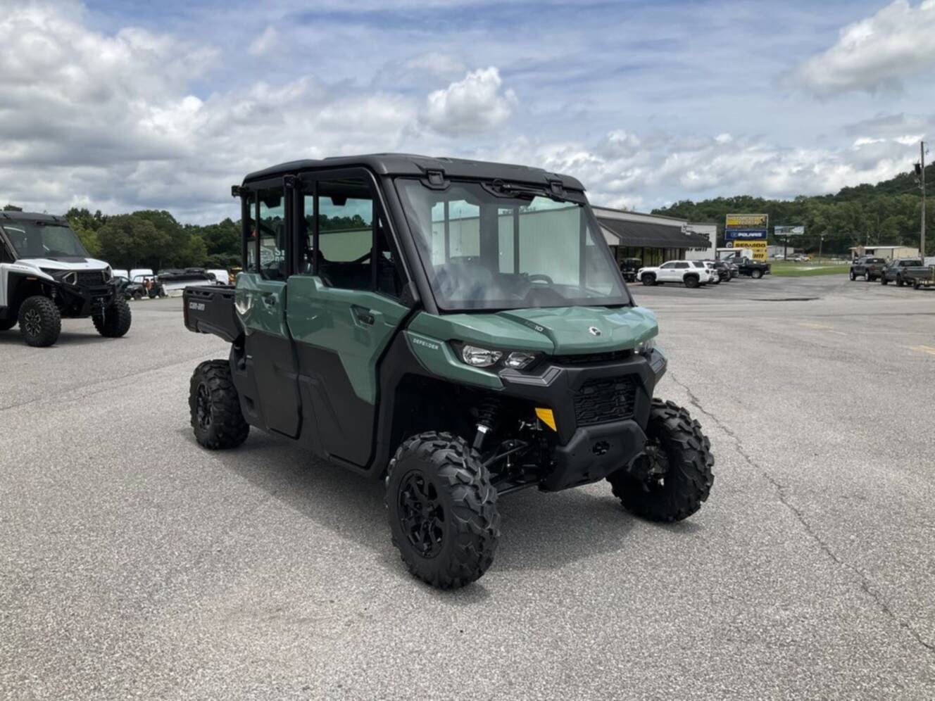 A photo of this 2026 Can-Am Defender MAX DPS CAB HD10