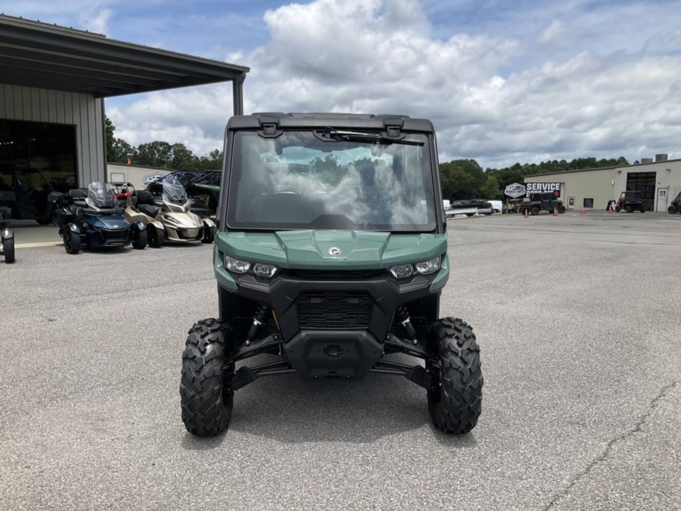 A photo of this 2026 Can-Am Defender MAX DPS CAB HD10