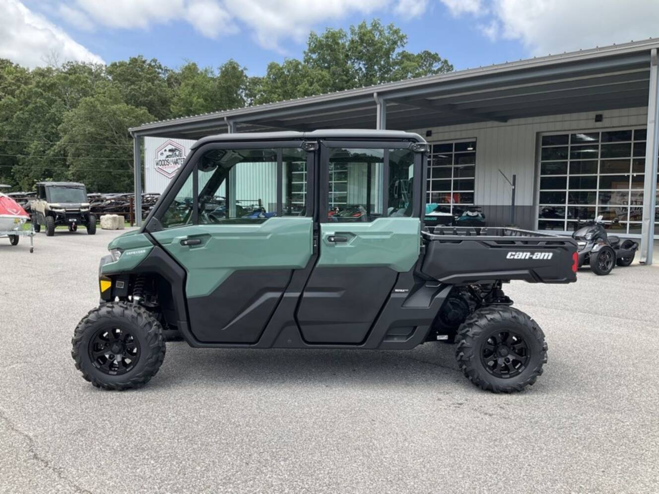 A photo of this 2026 Can-Am Defender MAX DPS CAB HD10