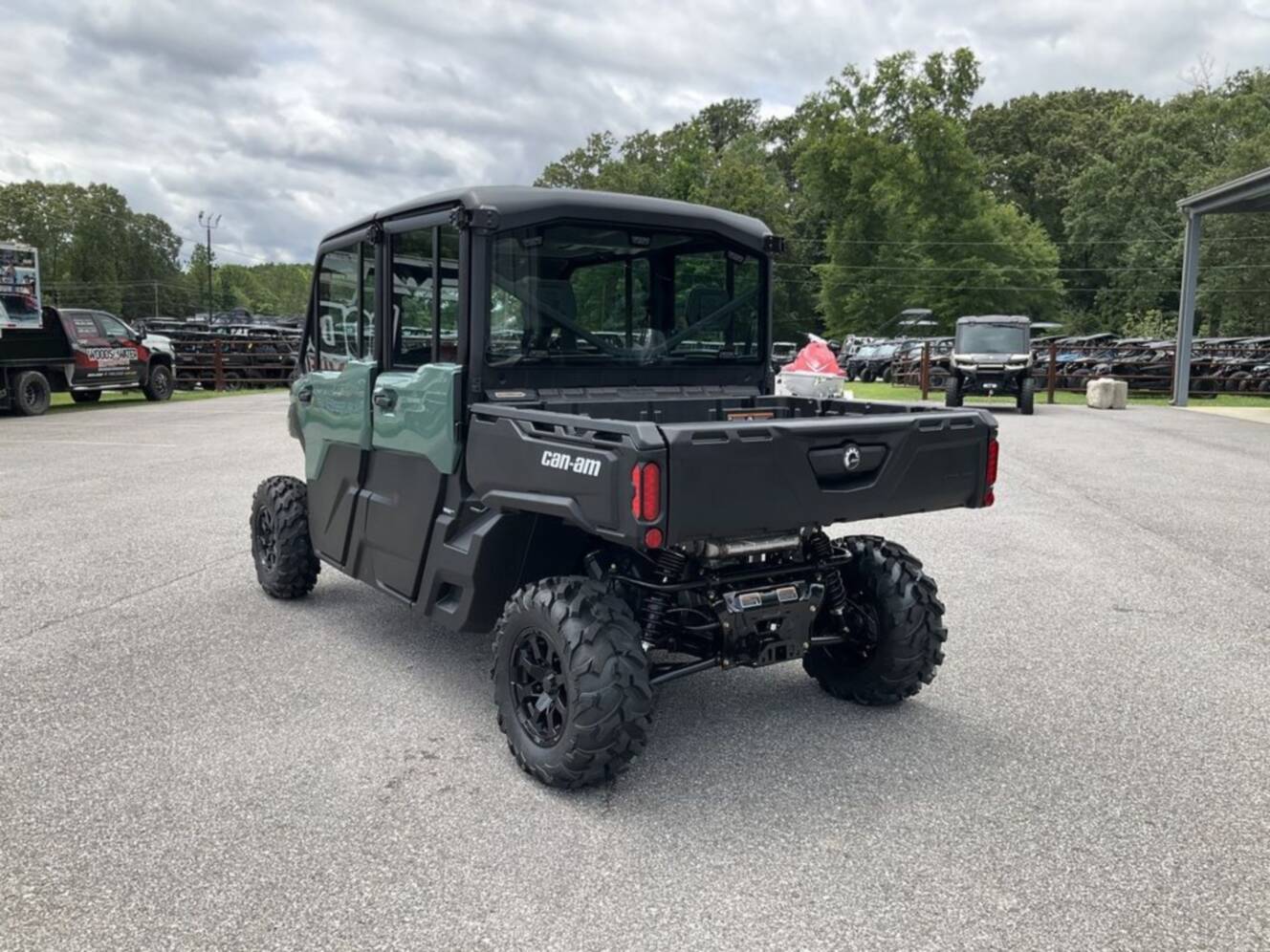 A photo of this 2026 Can-Am Defender MAX DPS CAB HD10