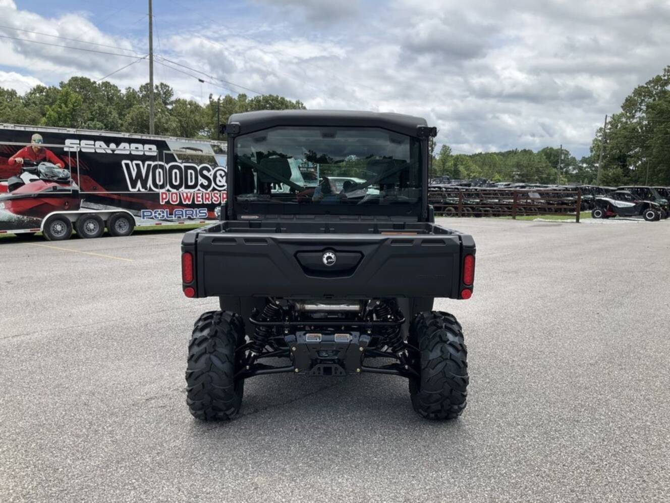 A photo of this 2026 Can-Am Defender MAX DPS CAB HD10