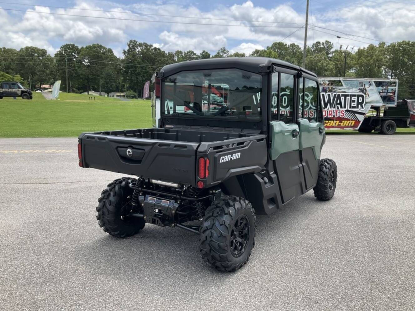 A photo of this 2026 Can-Am Defender MAX DPS CAB HD10