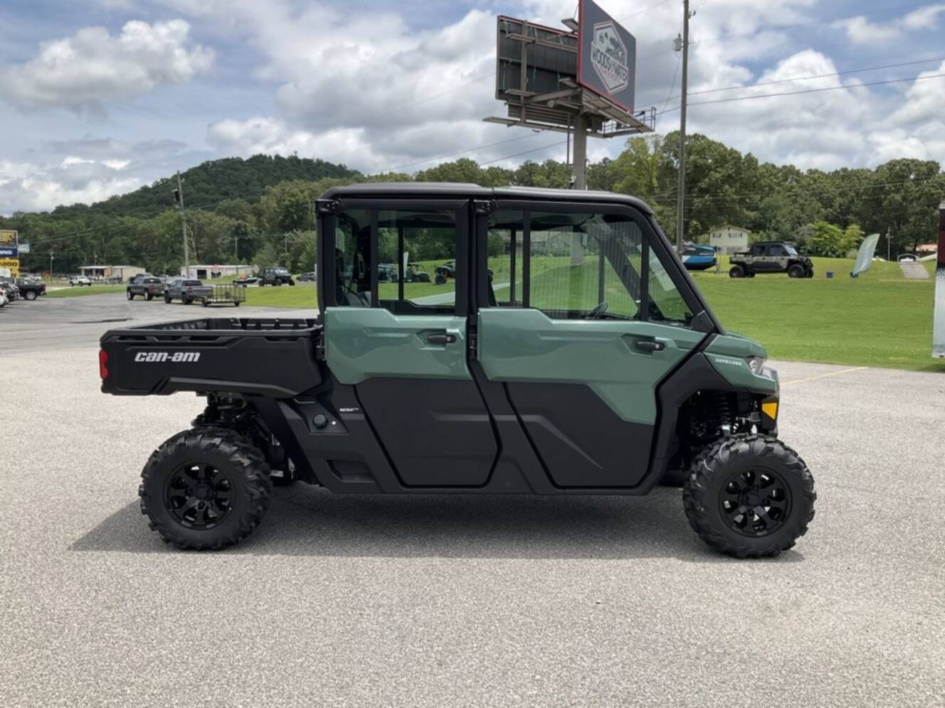 A photo of this 2026 Can-Am Defender MAX DPS CAB HD10