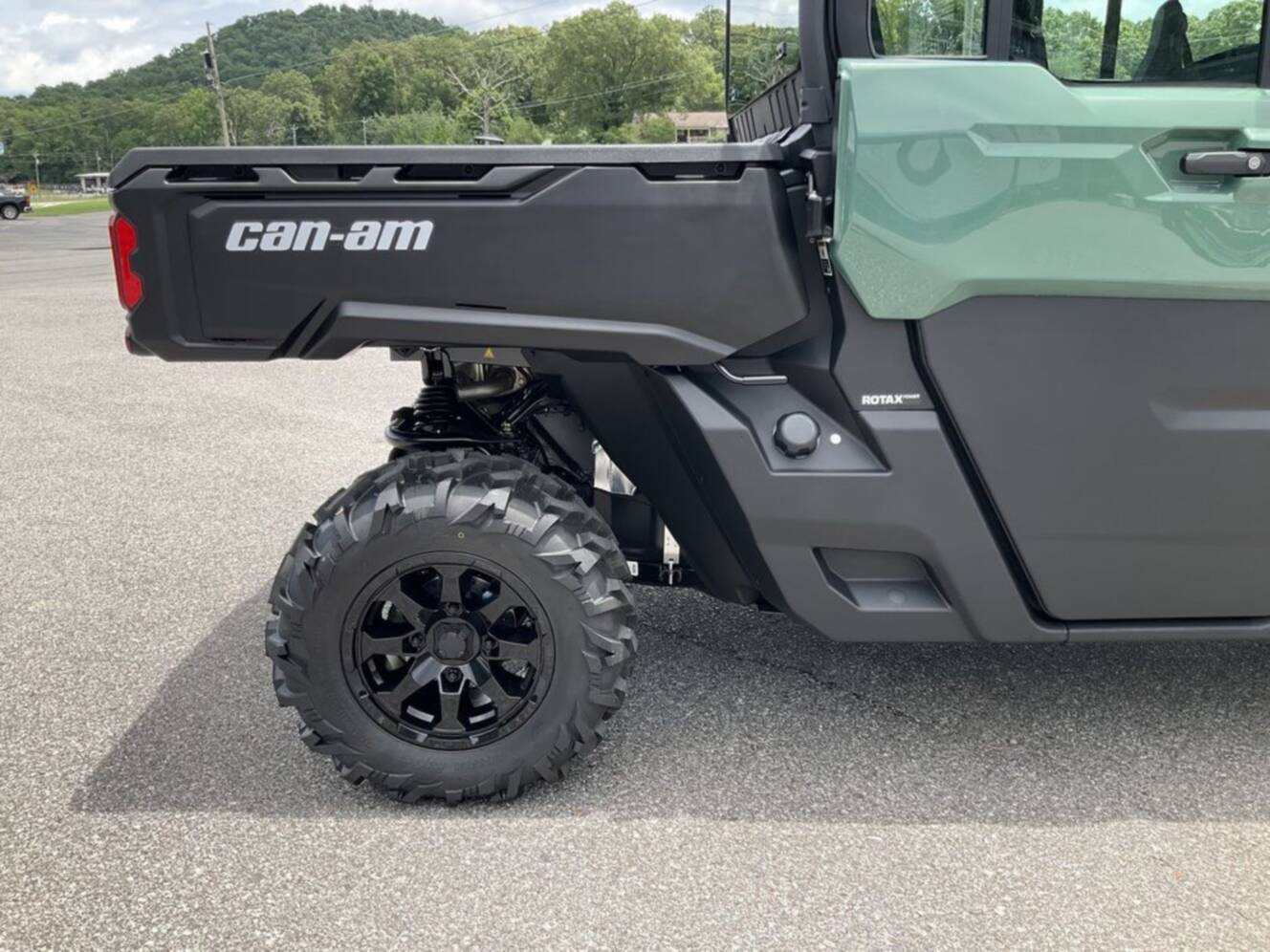 A photo of this 2026 Can-Am Defender MAX DPS CAB HD10