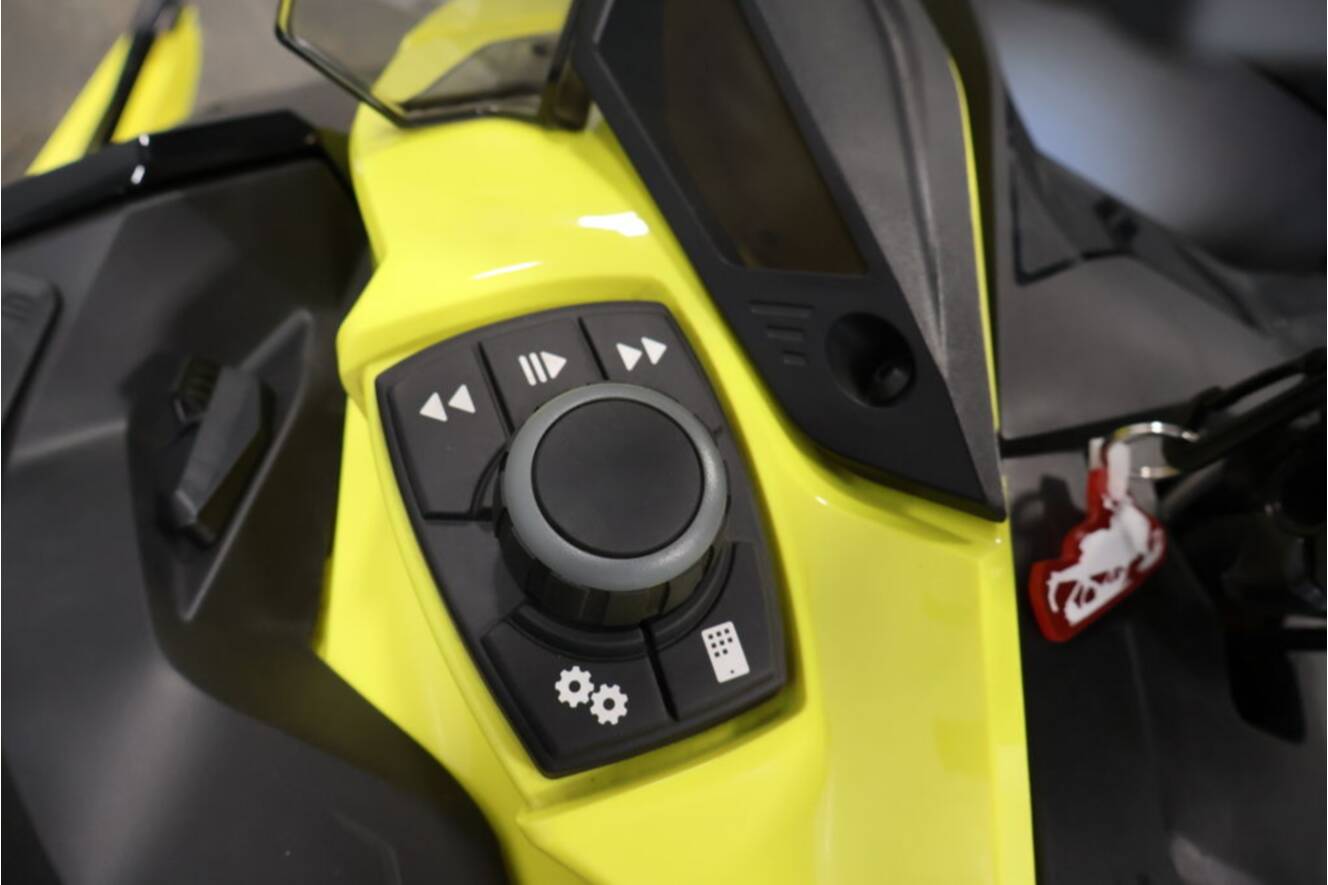 A photo of this 2022 Ski-Doo 850 REN XRS IR XT 1.5 SS