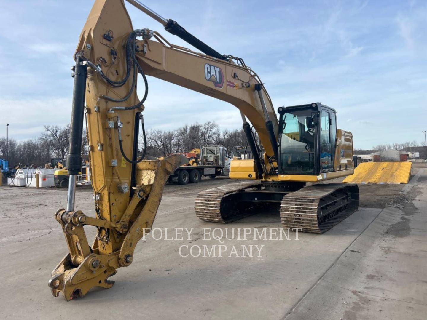 2024 CAT 323-079X in Wichita, KS
