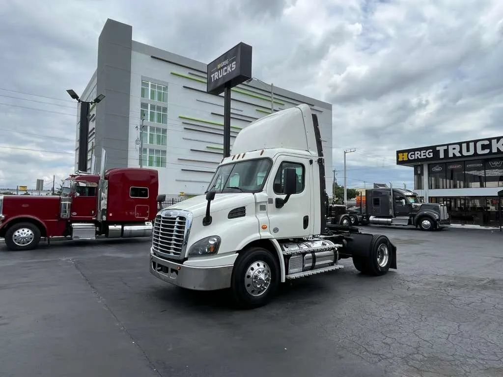 2018 FREIGHTLINER CASCADIA 113 in Miami, FL