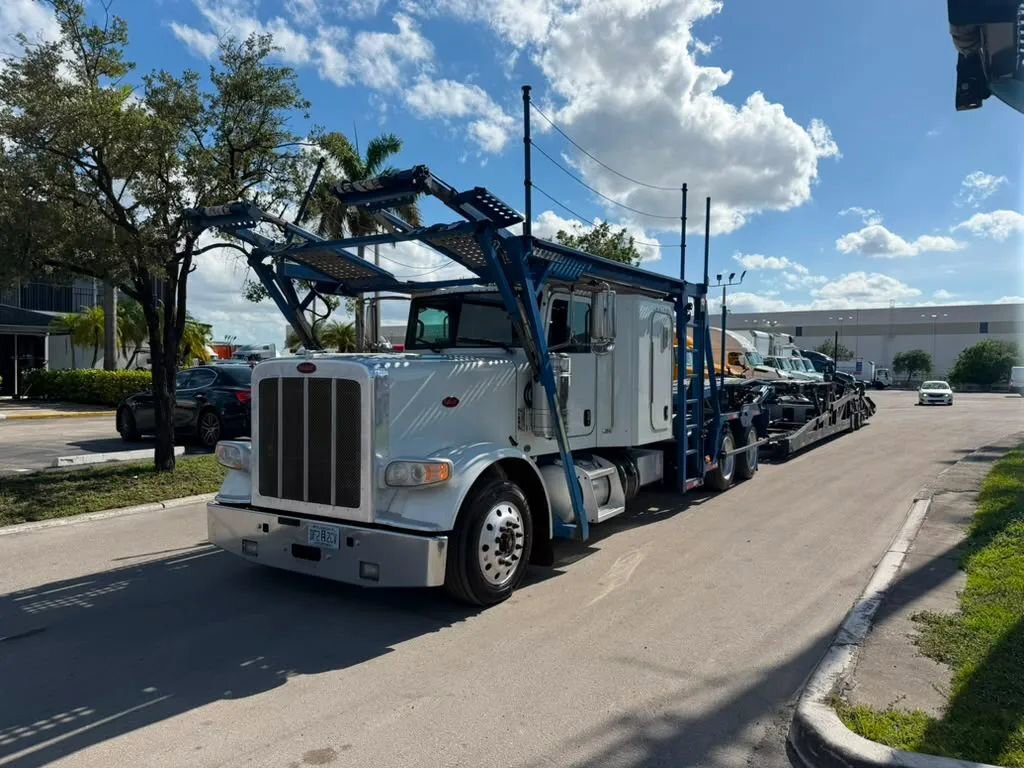 2016 PETERBILT 389 in Miami, FL