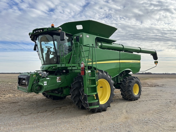 2016 John Deere S680 in Corning, AR