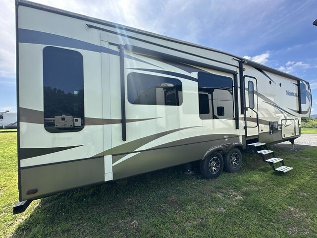2016 Keystone Rv Montana 3720 RL in wind gap PA