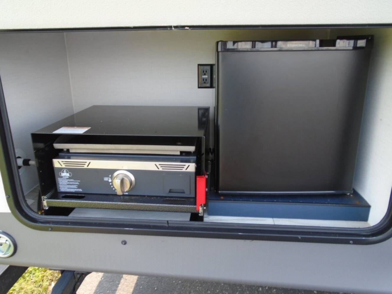 A photo of this 2025 Prime Time Rv Avenger 27DBS
