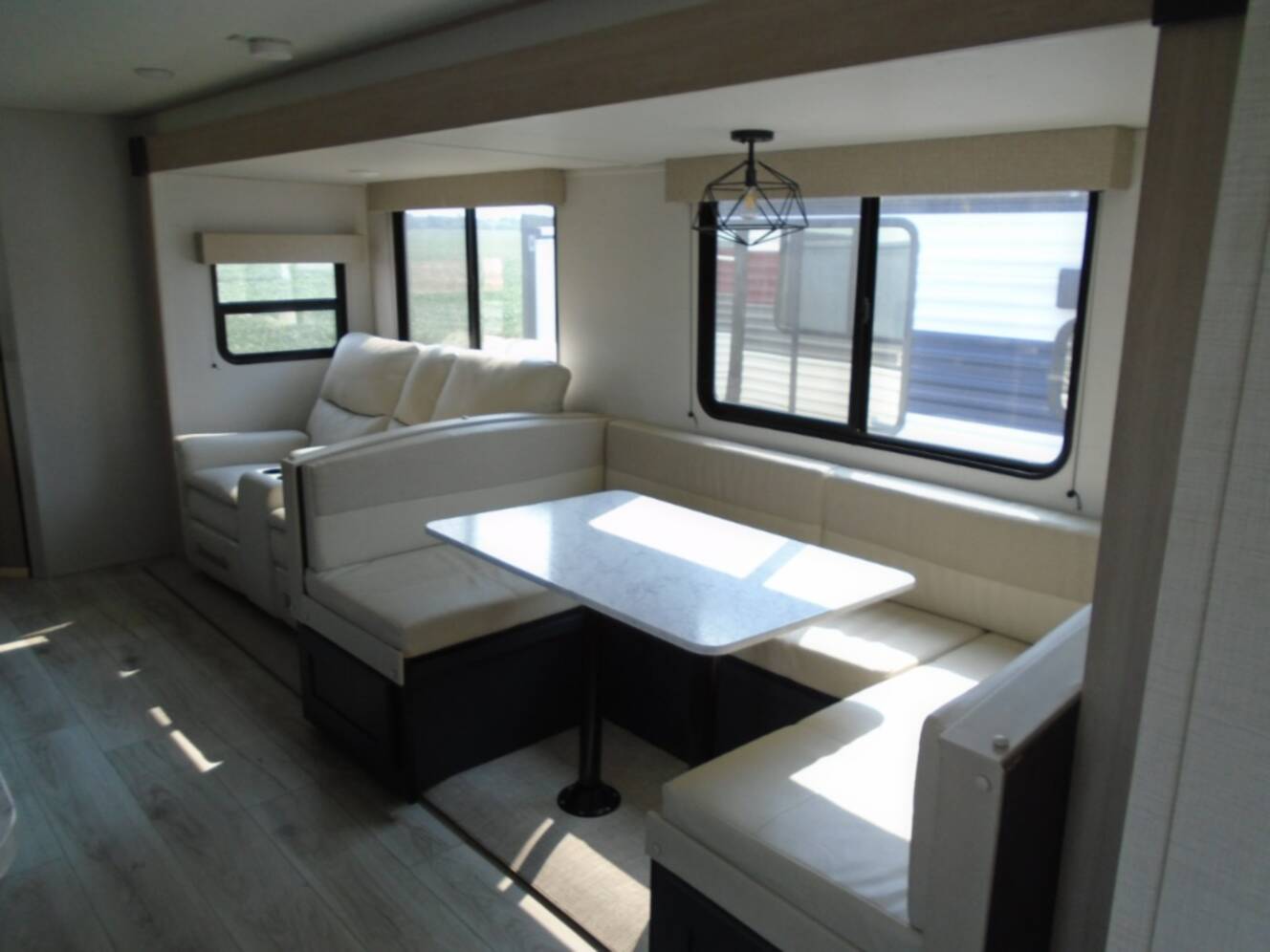 A photo of this 2025 Prime Time Rv Avenger 27DBS