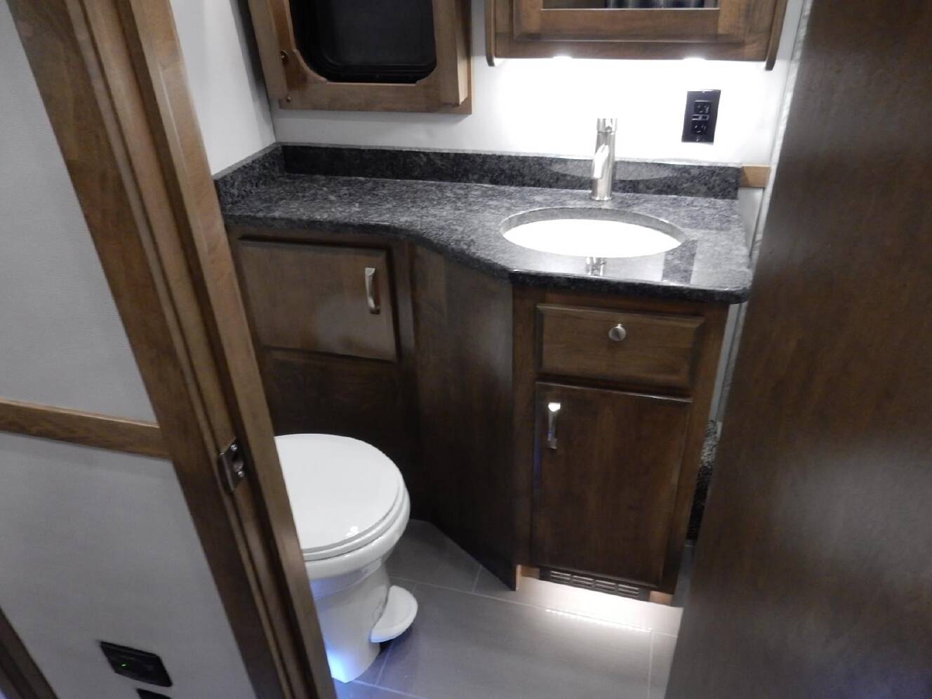 A photo of this 2027 Show Hauler SH1377T1-36