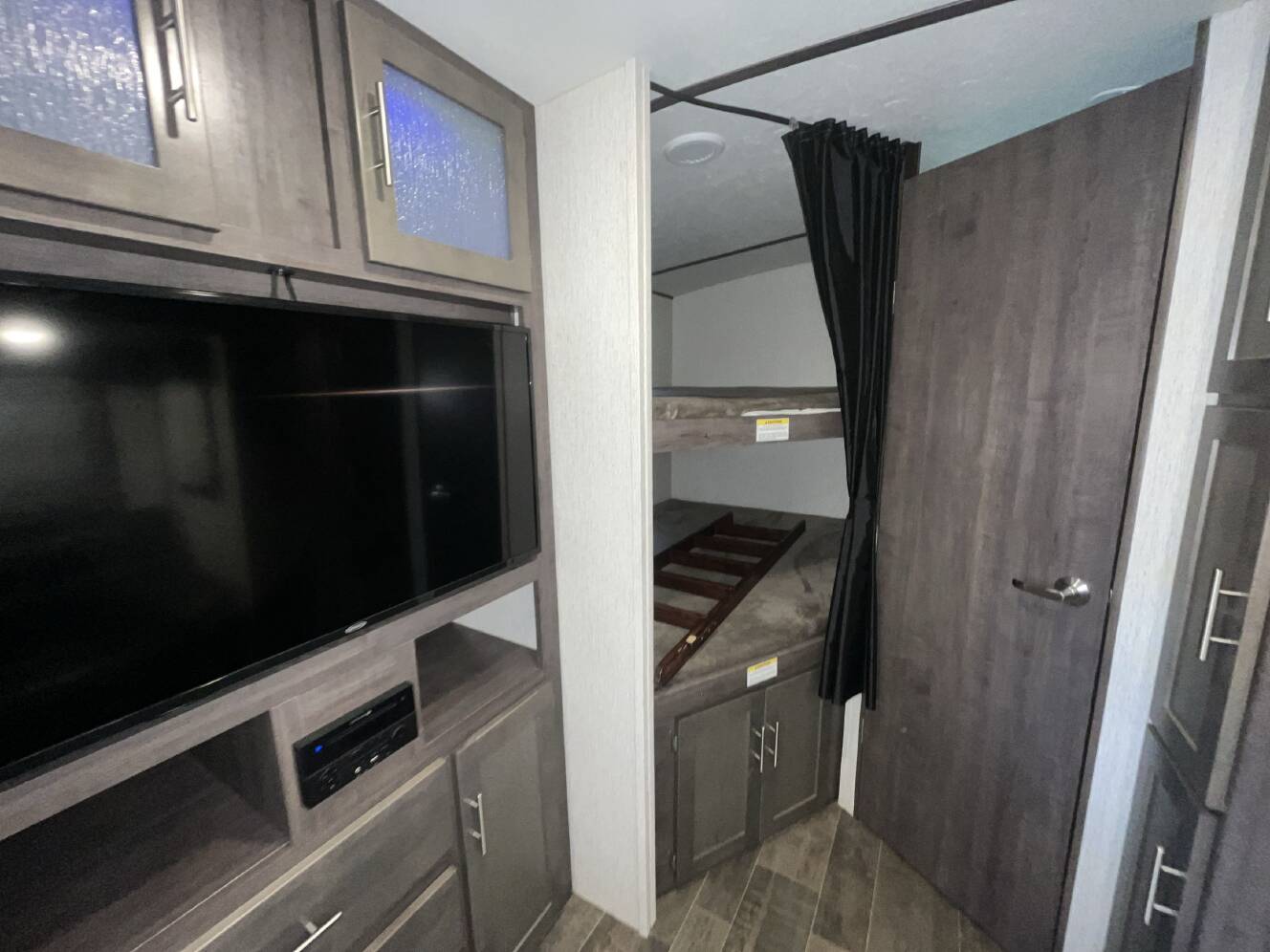 A photo of this 2019 Crossroads SUNSET TRAIL 262BH