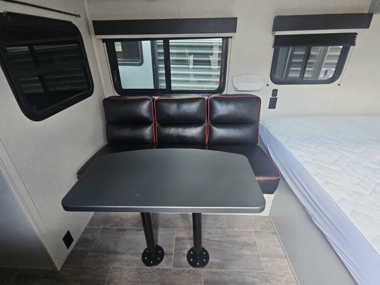 A photo of this 2022 Chinook DREAM 175