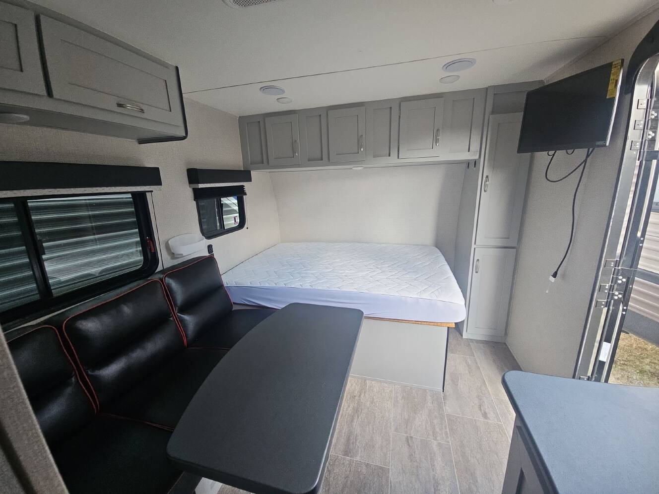 A photo of this 2022 Chinook DREAM 175