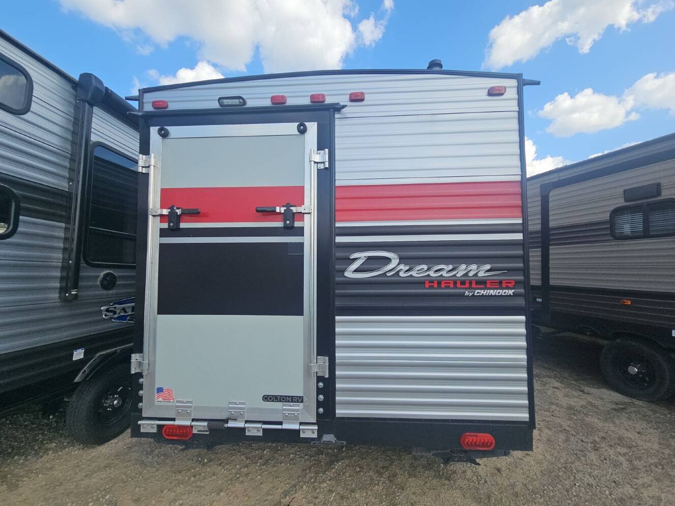 A photo of this 2022 Chinook DREAM 175