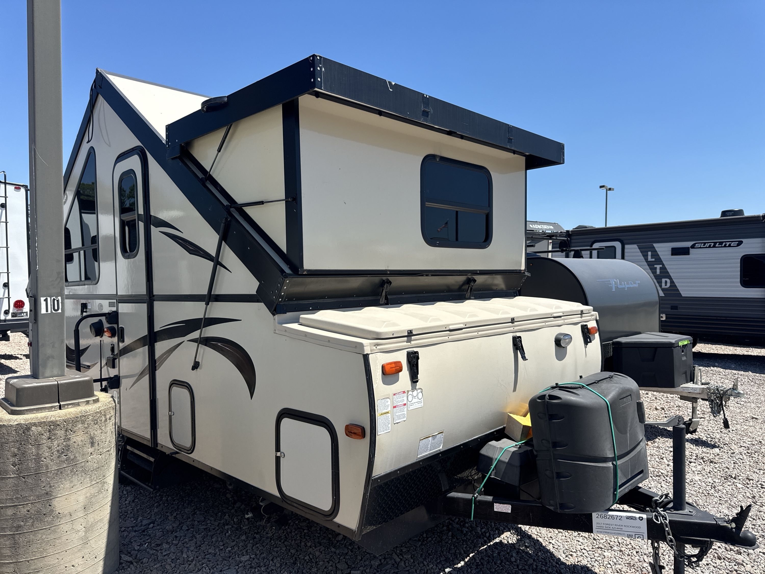 2017 Forest River ROCKWOOD HARD SIDE A214HW RV