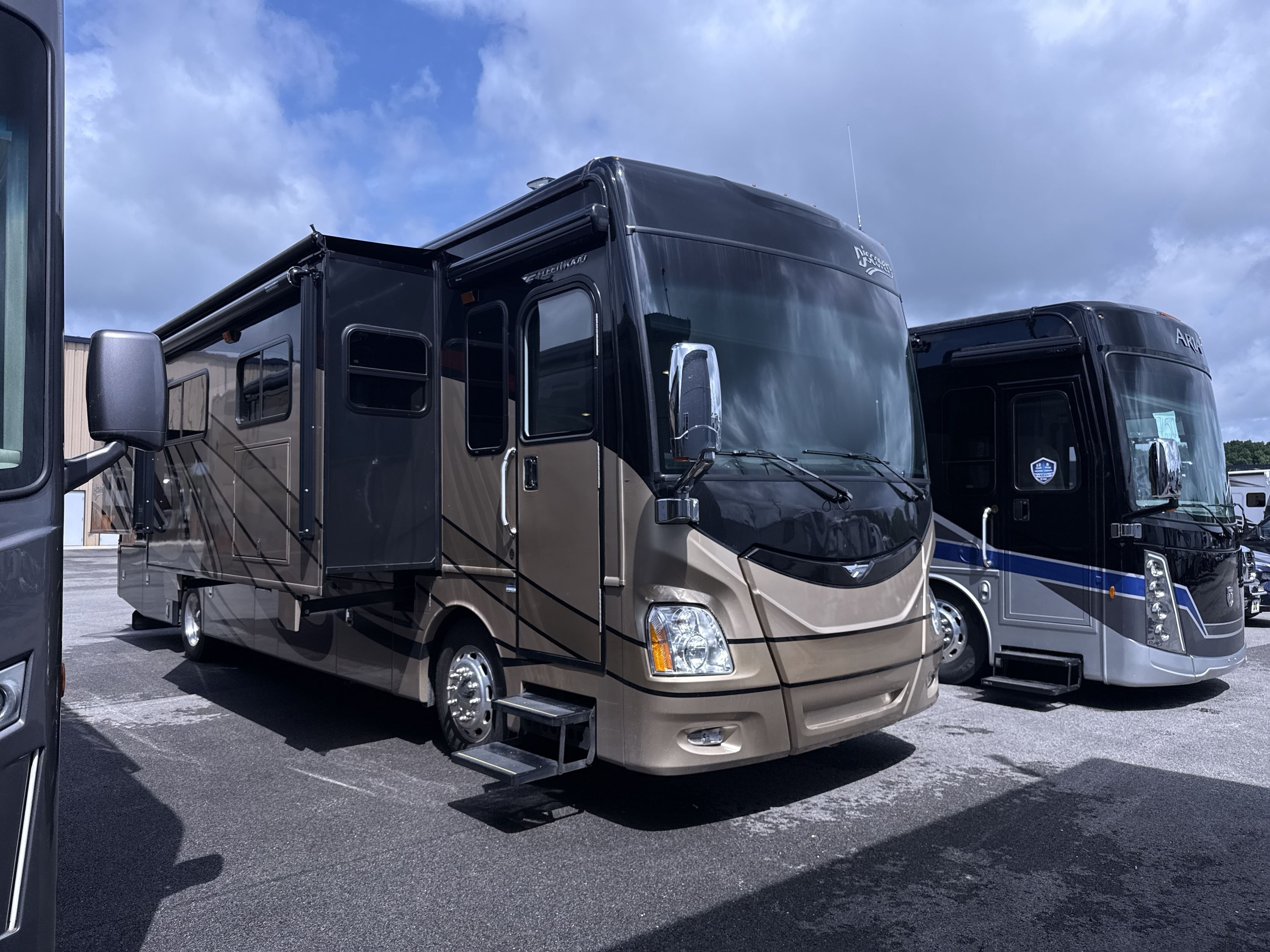2014 Fleetwood DISCOVERY 36J in elkhart IN