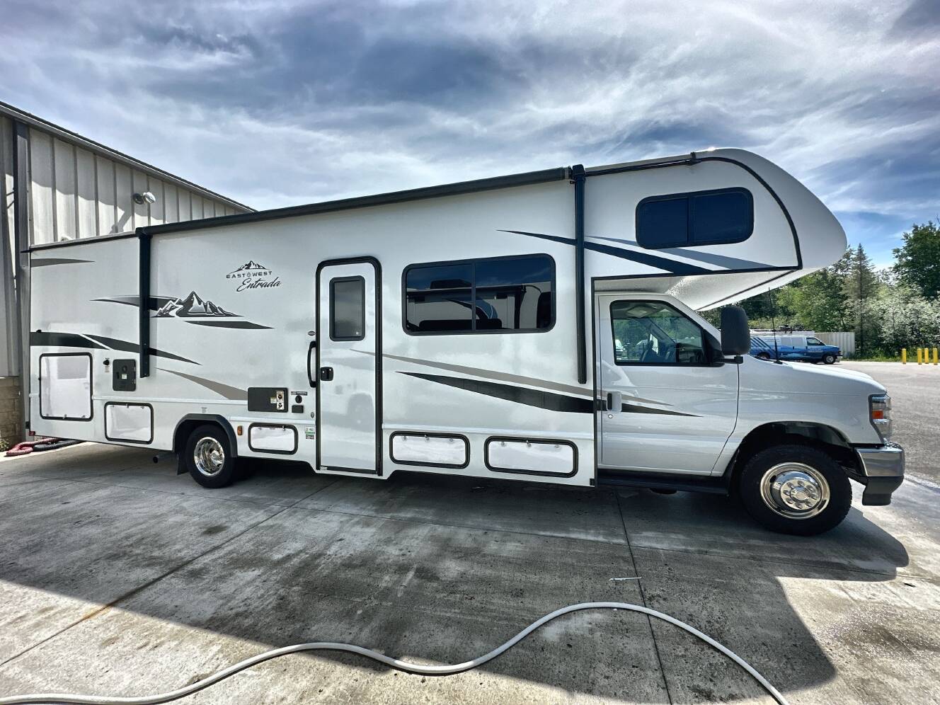 A photo of this 2024 East To West ENTRADA 3100FB