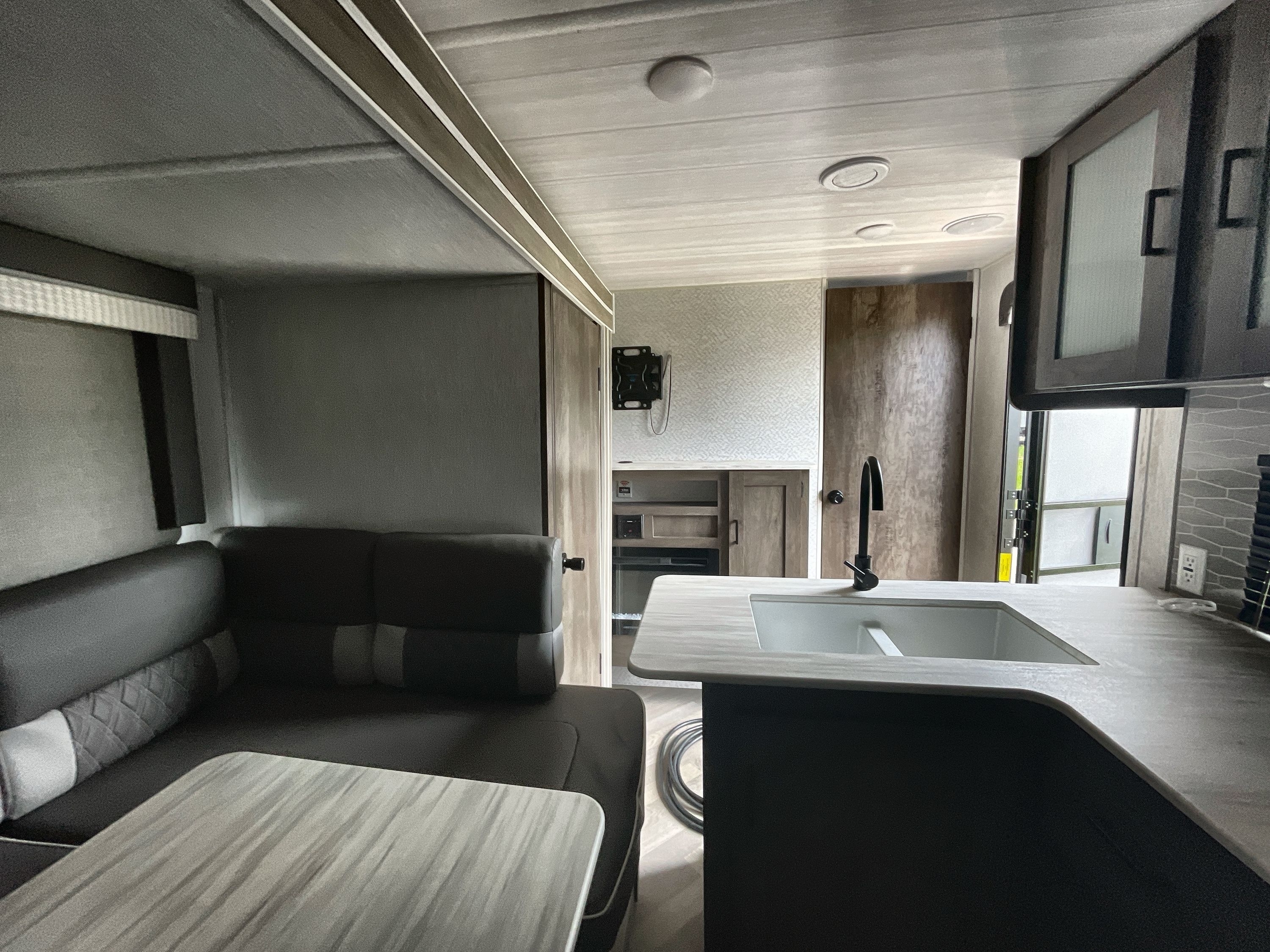 2022 Forest River SALEM CRUISE LITE 240BHXL in hugo MN