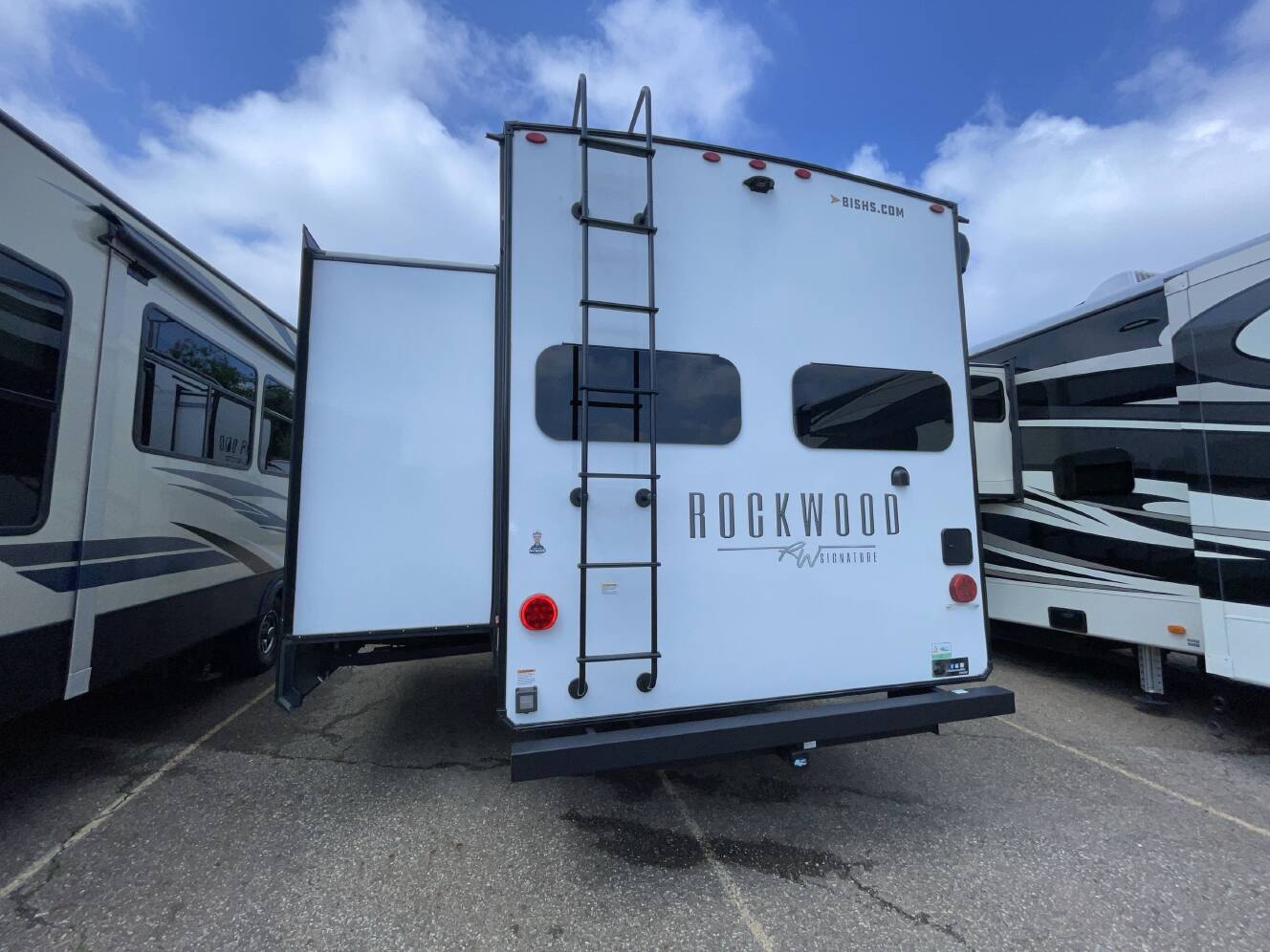 A photo of this 2024 Forest River ROCKWOOD SIGNATURE 301RK