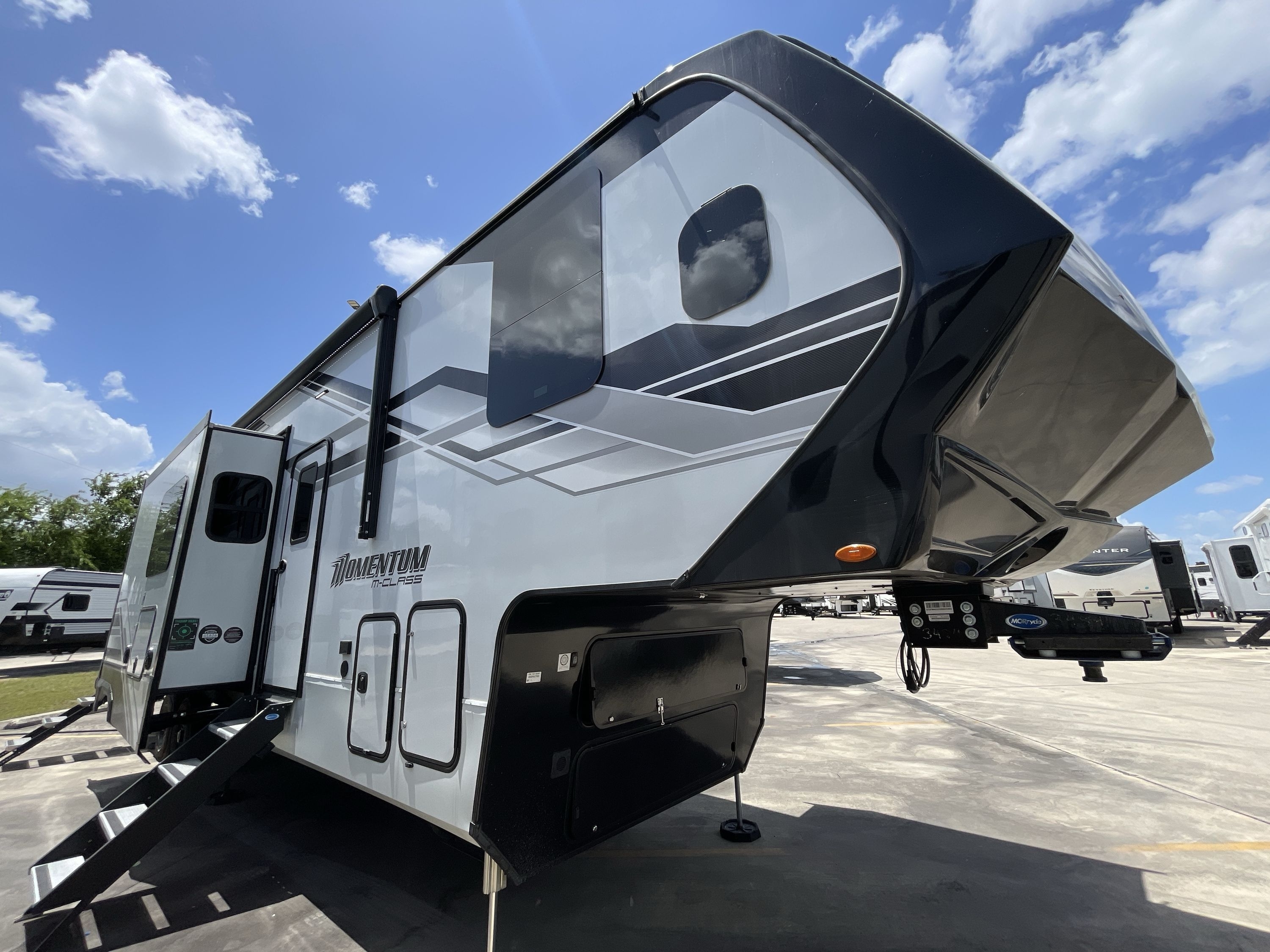 2025 Grand Design MOMENTUM M CLASS 344M in new braunfels TX