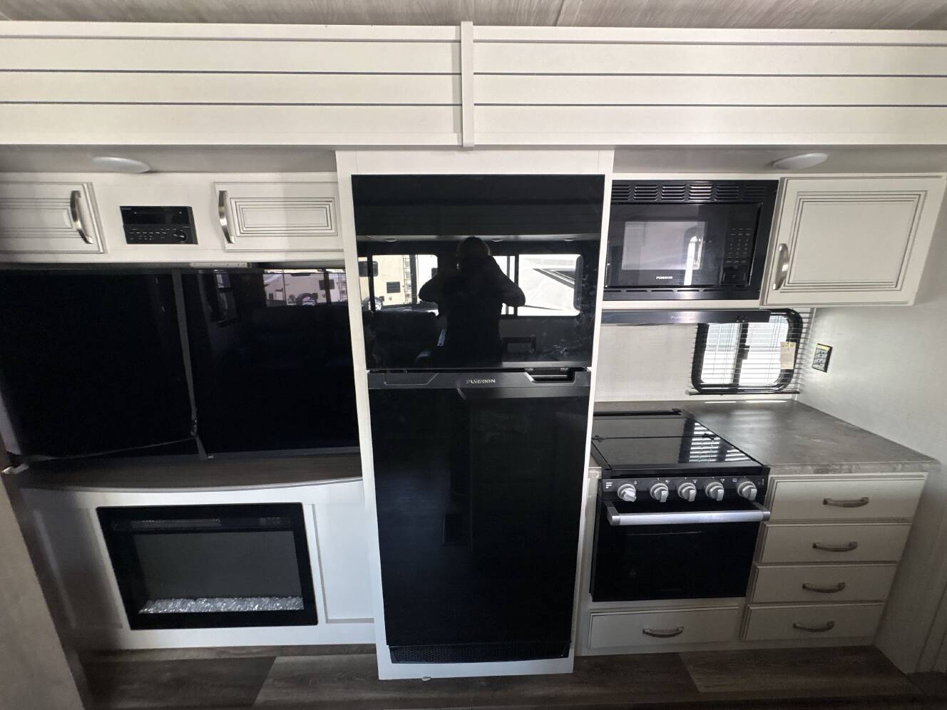 A photo of this 2023 Keystone COUGAR 34TSB
