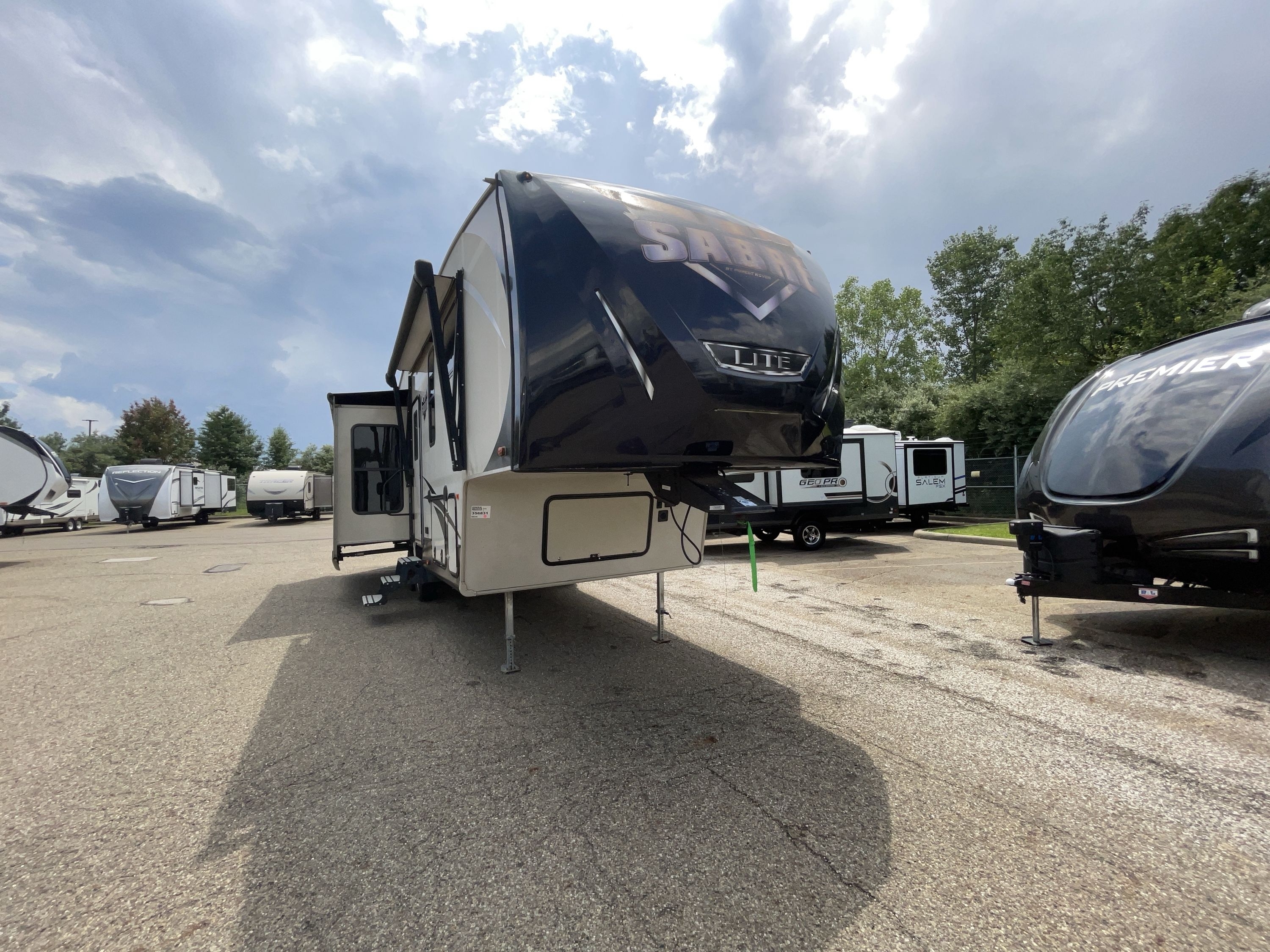 2016 Forest River SABRE LITE 29RE in akron OH