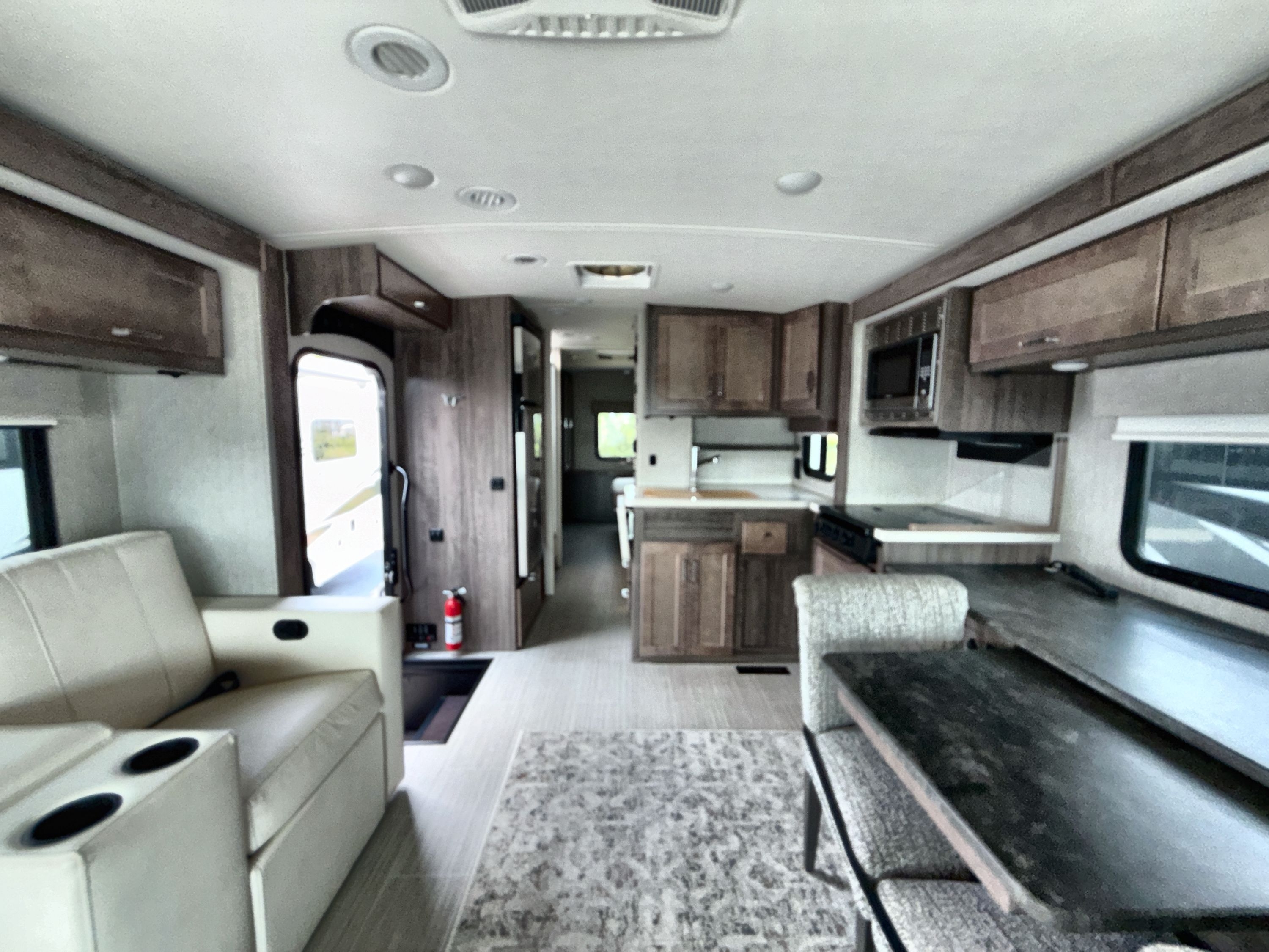 2022 Winnebago ADVENTURER 30T in roscoe IL