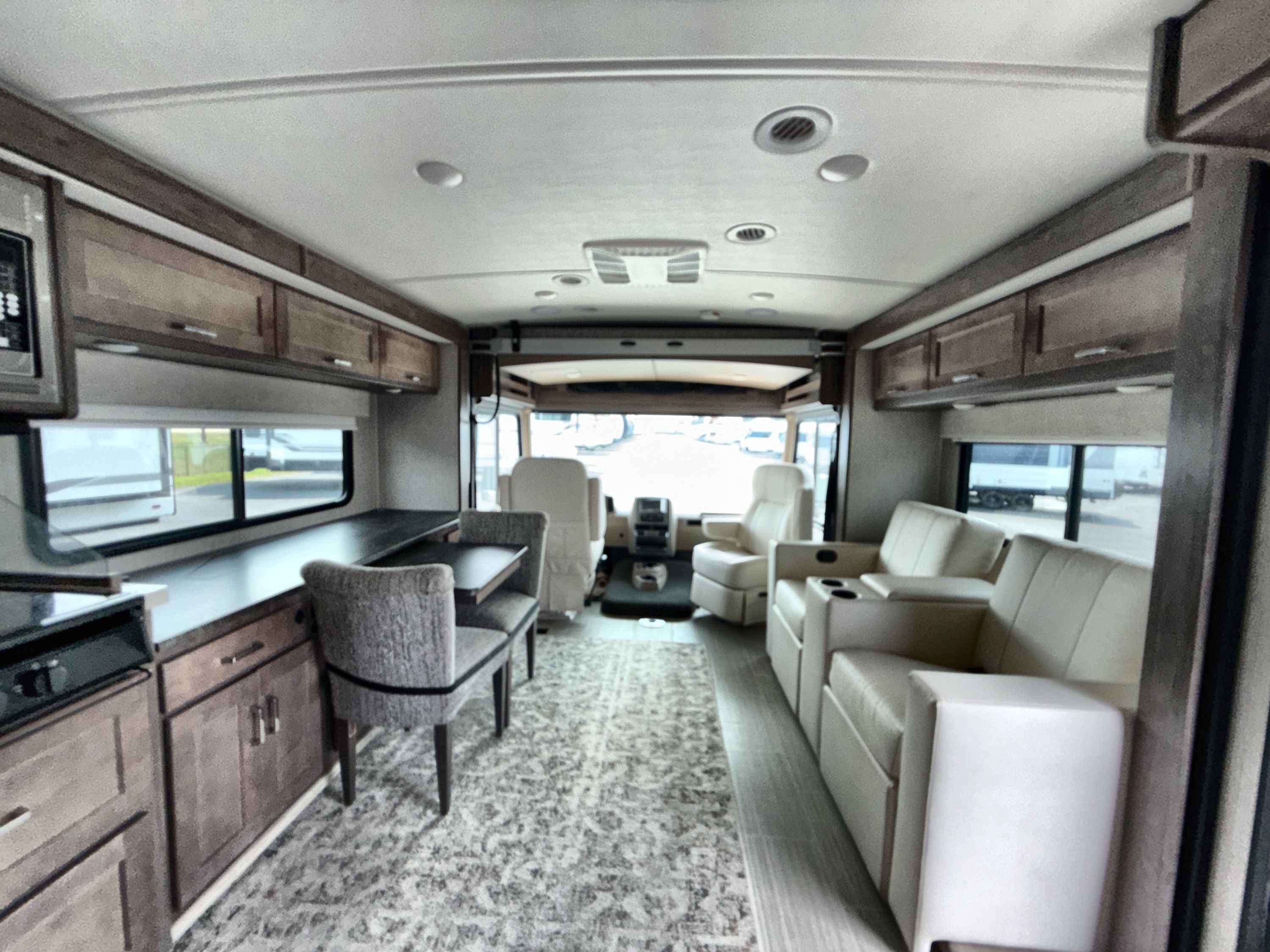 2022 Winnebago ADVENTURER 30T in roscoe IL
