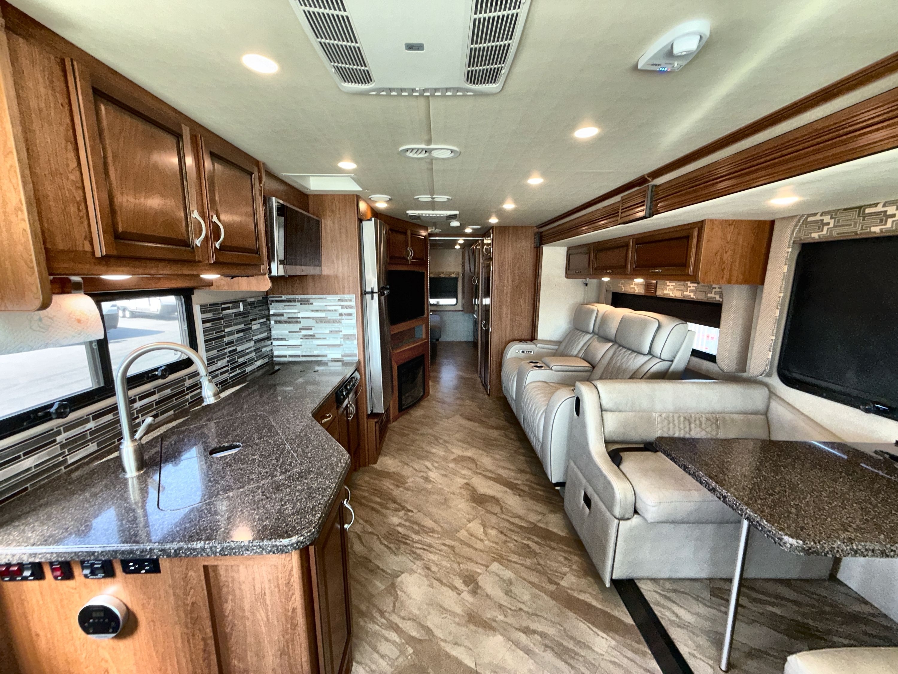 2017 Fleetwood STORM 32A in bakersfield CA