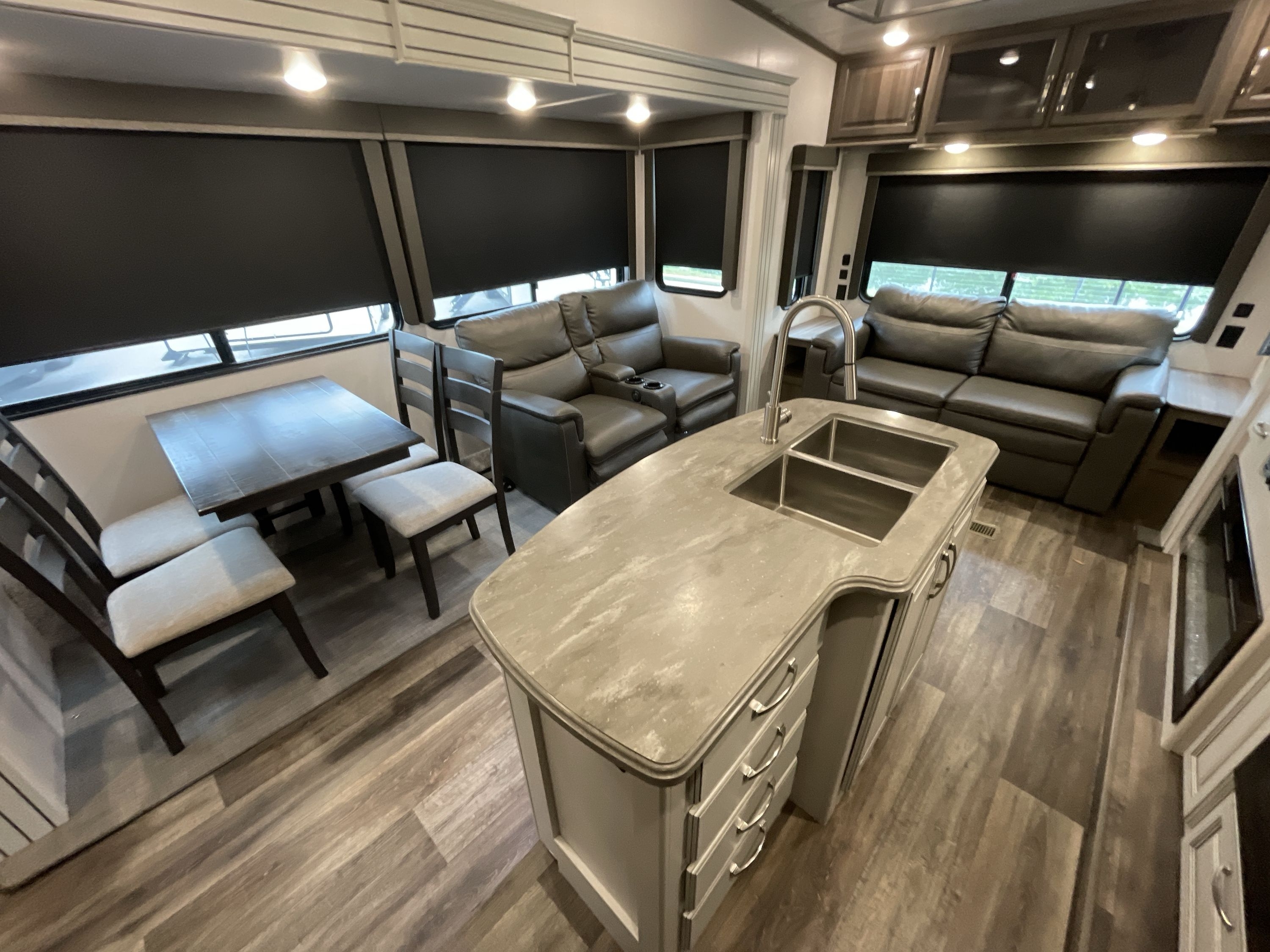 2023 Keystone COUGAR 368MBI in wentzville MO