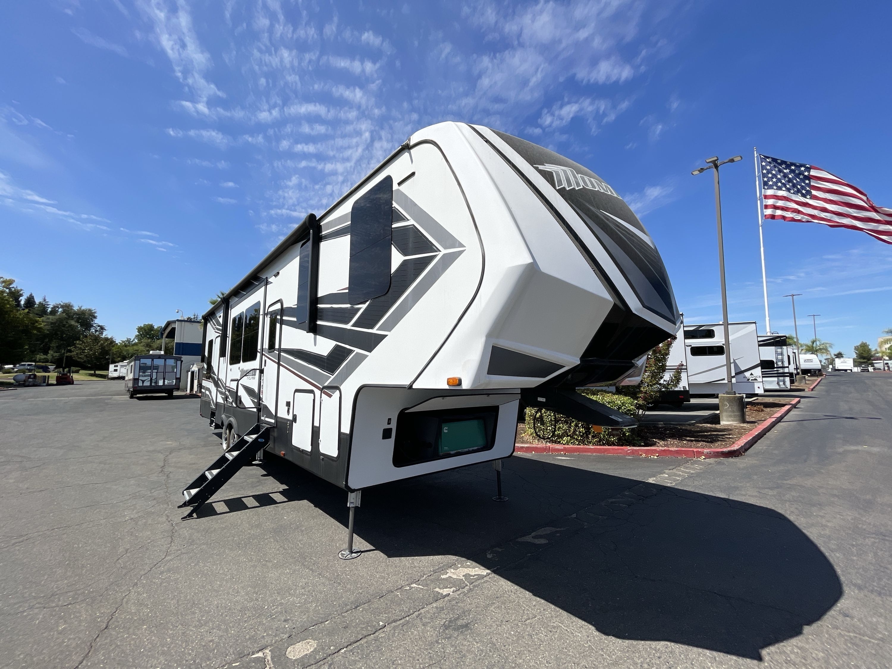 2021 Grand Design MOMENTUM 351M Fifth Wheel Toy Hauler RV