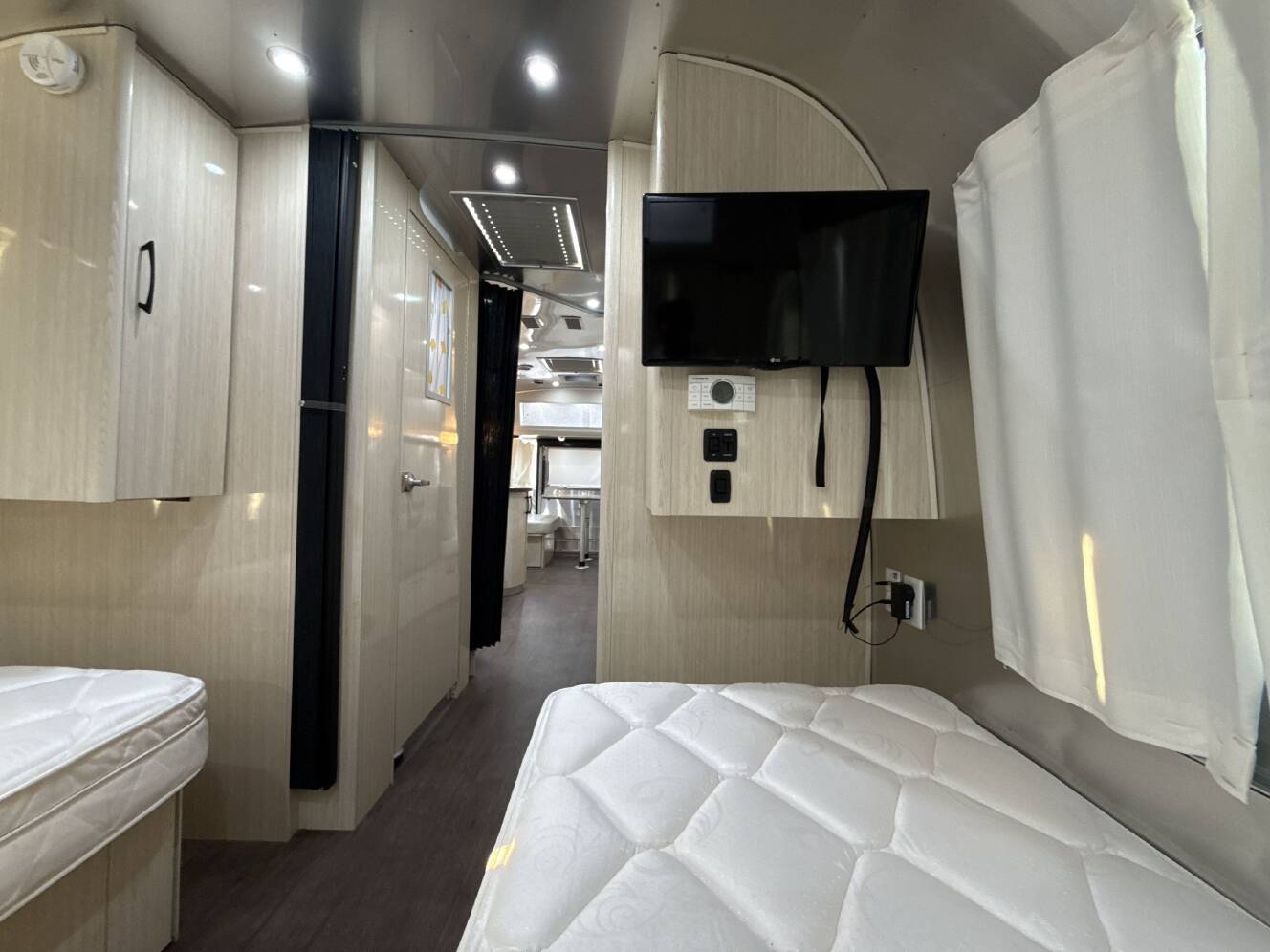 A photo of this 2020 Airstream INTERNATIONAL SERENITY 27FB TWIN